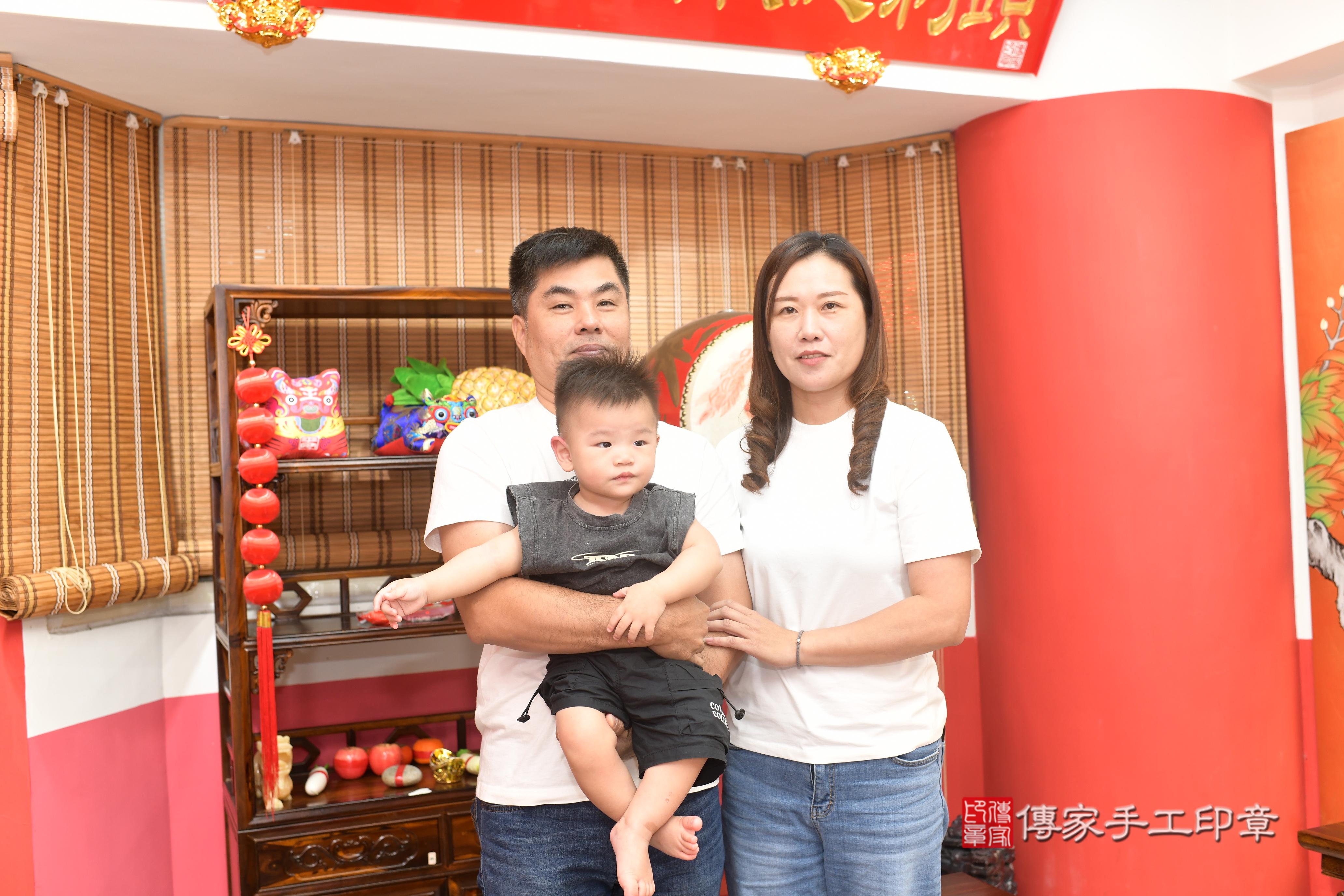 傳家手工印章高雄店、抓周、度脺、中國風會場、傳家嬰兒古禮、吉祥話、抓周道具物品24種、拍照。抓周證書。寶寶抓周、滿周歲、生日快樂、祝福