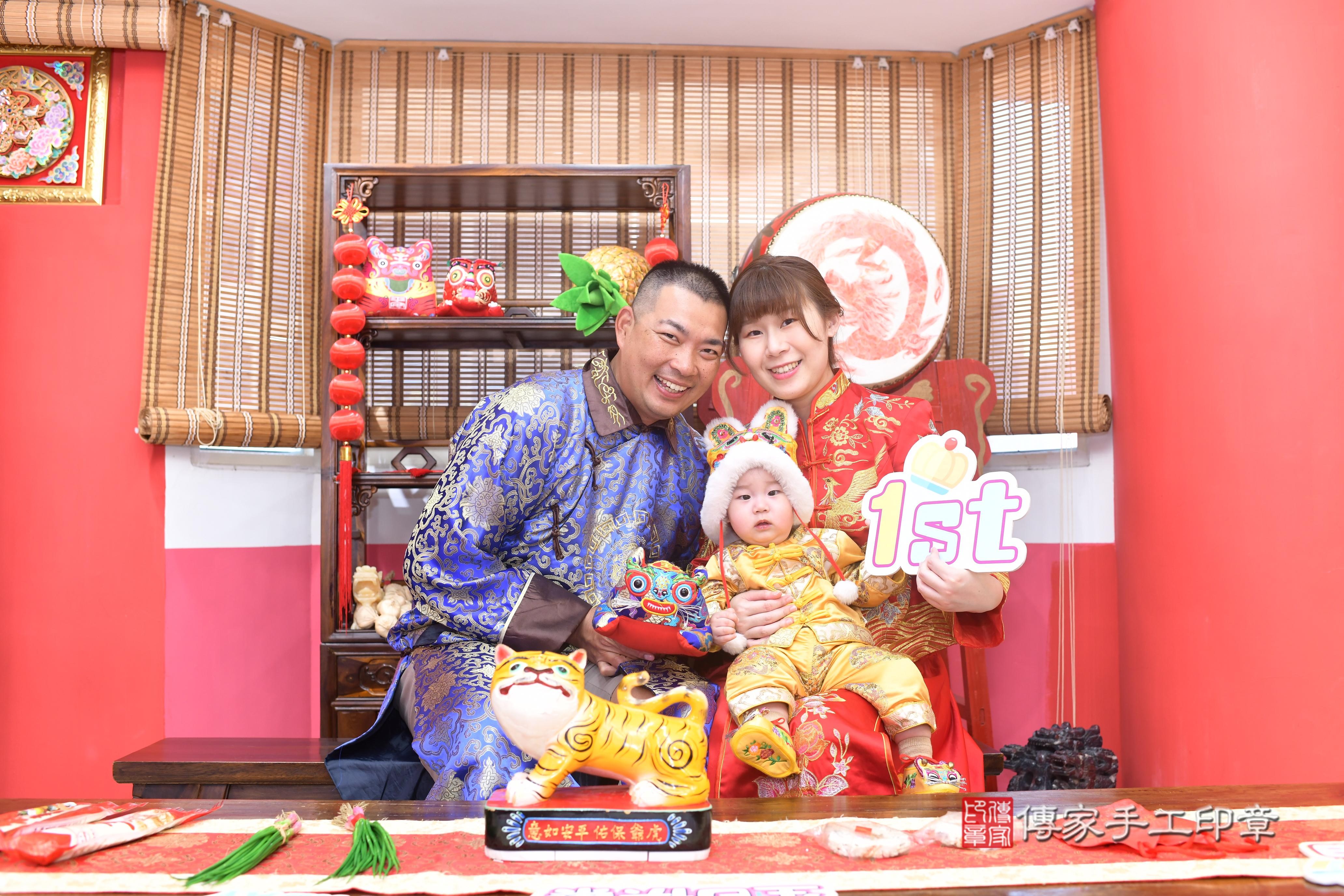 傳家手工印章高雄店、抓周、度脺、中國風會場、傳家嬰兒古禮、吉祥話、抓周道具物品24種、拍照。抓周證書。寶寶抓周、滿周歲、生日快樂、祝福