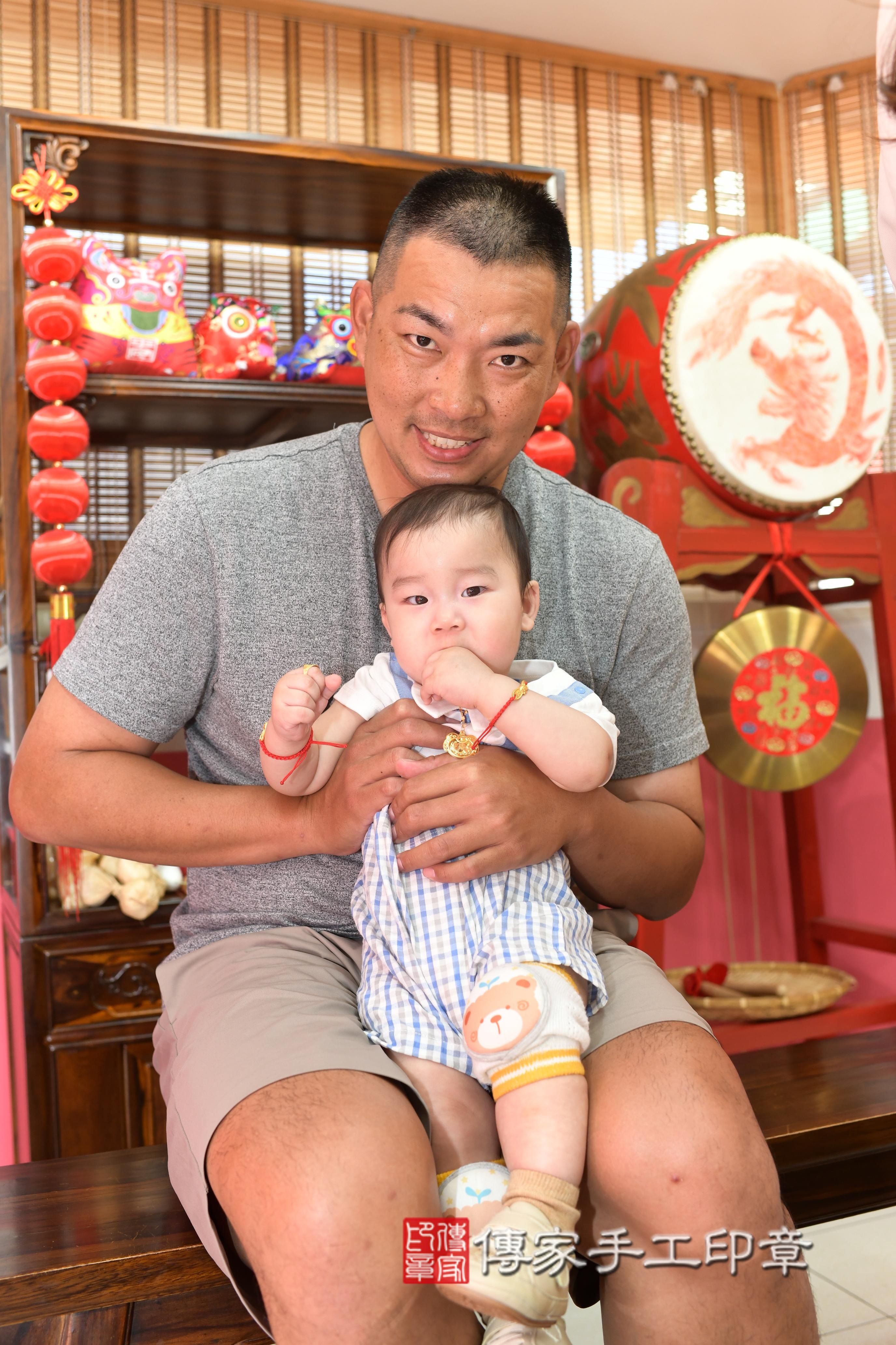 傳家手工印章高雄店、抓周、度脺、中國風會場、傳家嬰兒古禮、吉祥話、抓周道具物品24種、拍照。抓周證書。寶寶抓周、滿周歲、生日快樂、祝福