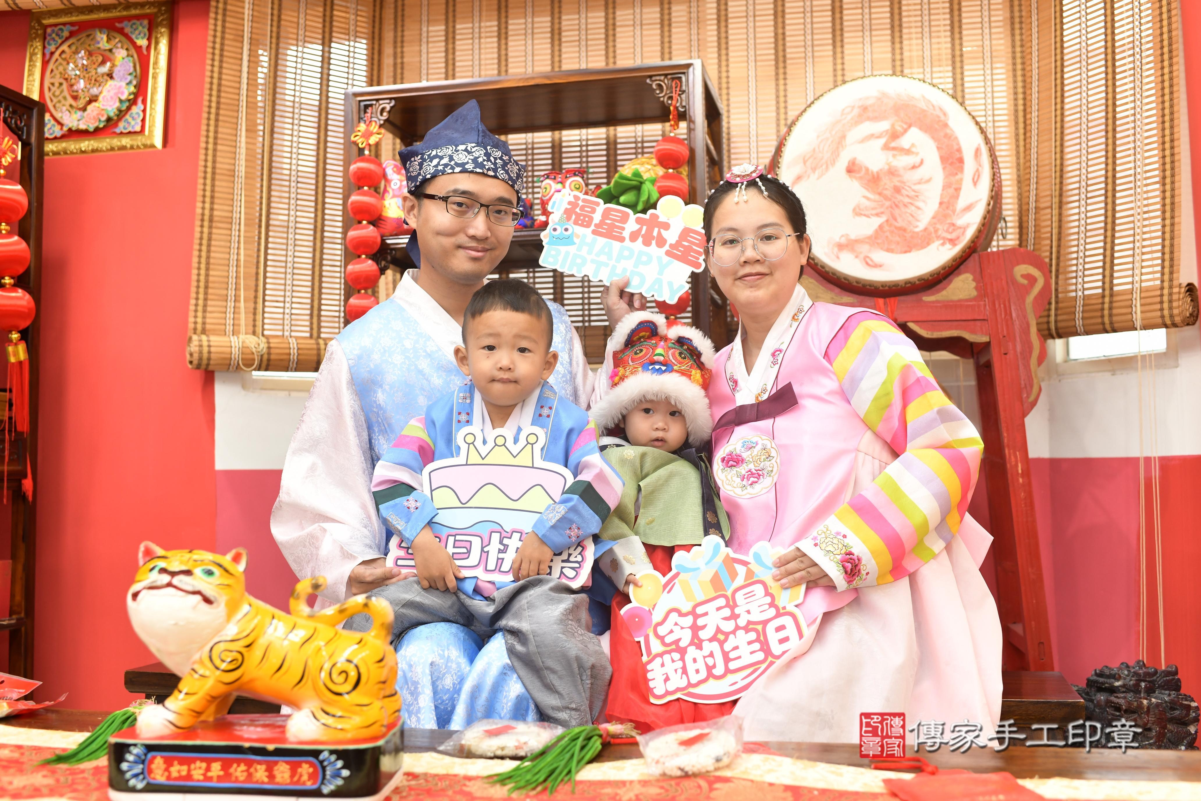 傳家手工印章高雄店、抓周、度脺、中國風會場、傳家嬰兒古禮、吉祥話、抓周道具物品24種、拍照。抓周證書。寶寶抓周、滿周歲、生日快樂、祝福