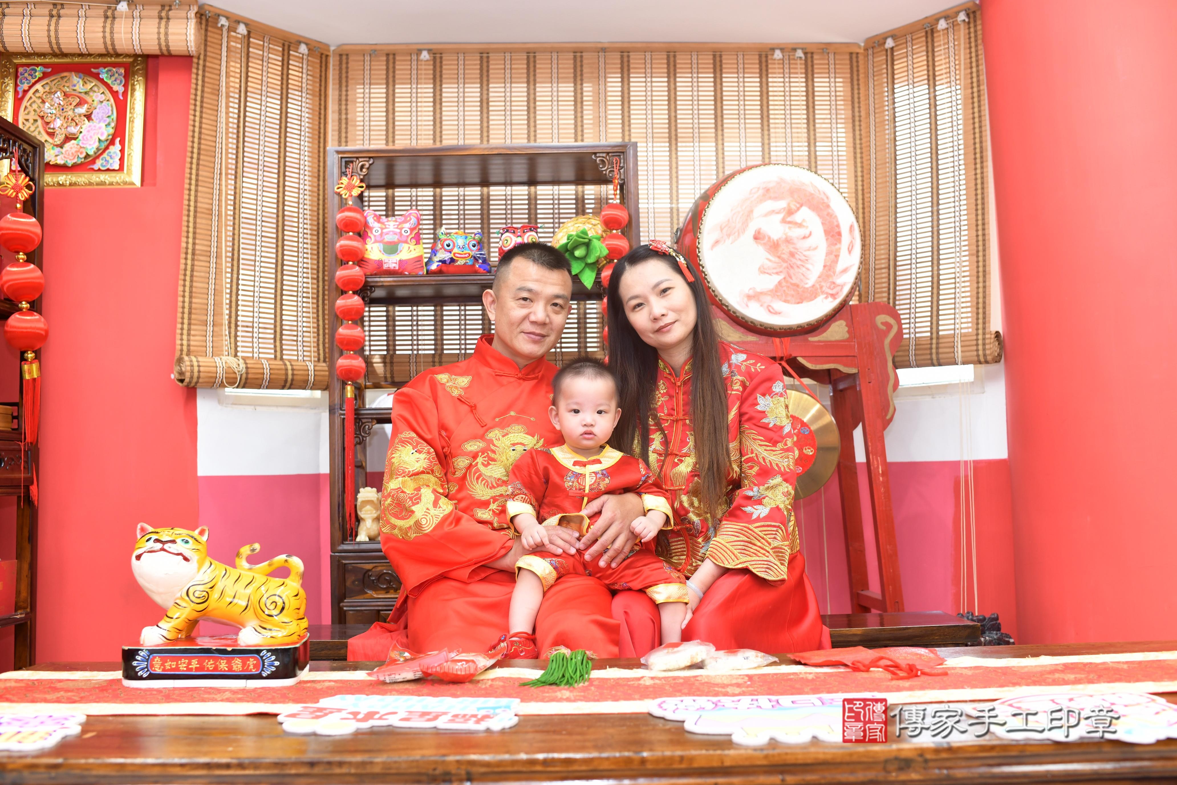 傳家手工印章高雄店、抓周、度脺、中國風會場、傳家嬰兒古禮、吉祥話、抓周道具物品24種、拍照。抓周證書。寶寶抓周、滿周歲、生日快樂、祝福