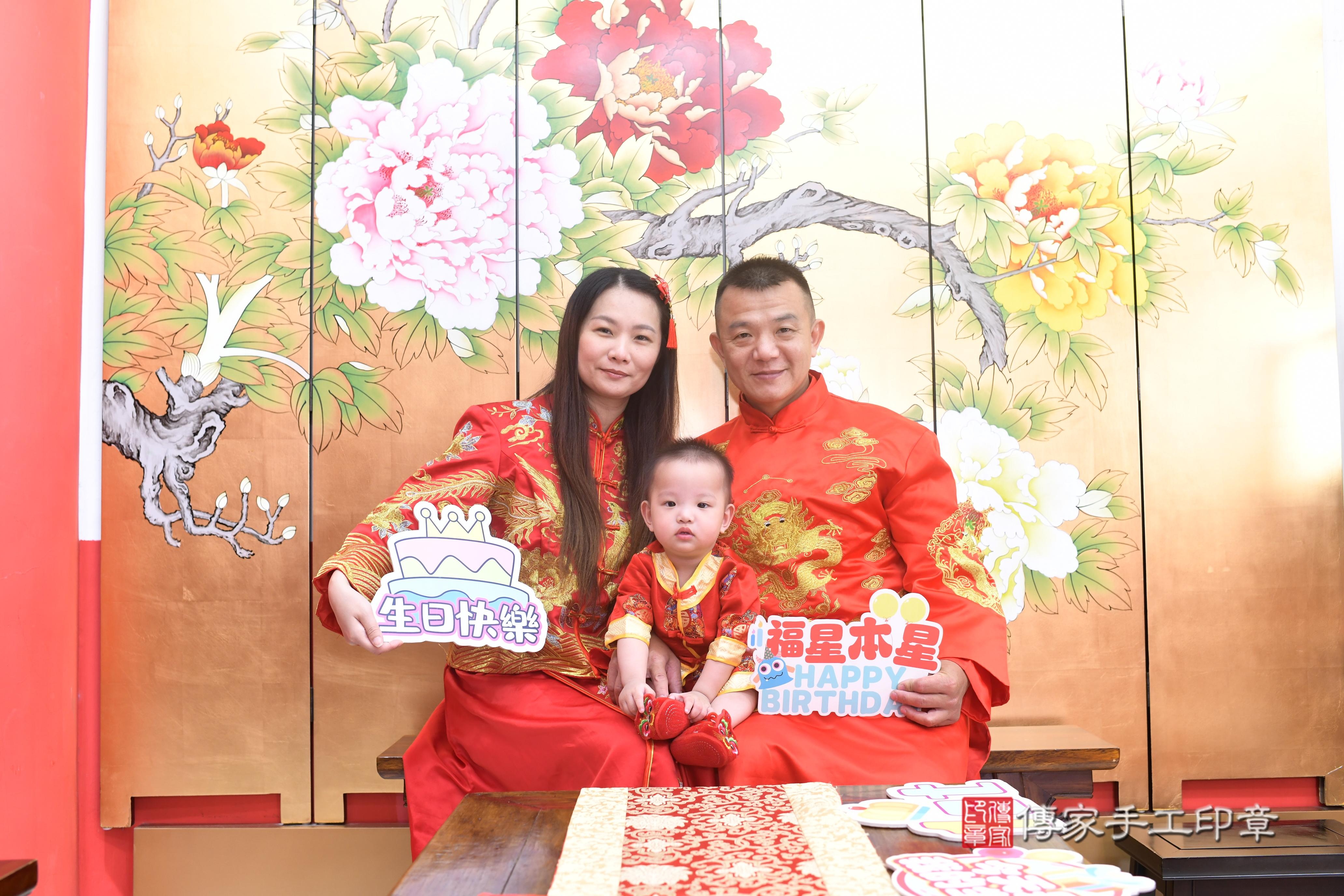 傳家手工印章高雄店、抓周、度脺、中國風會場、傳家嬰兒古禮、吉祥話、抓周道具物品24種、拍照。抓周證書。寶寶抓周、滿周歲、生日快樂、祝福