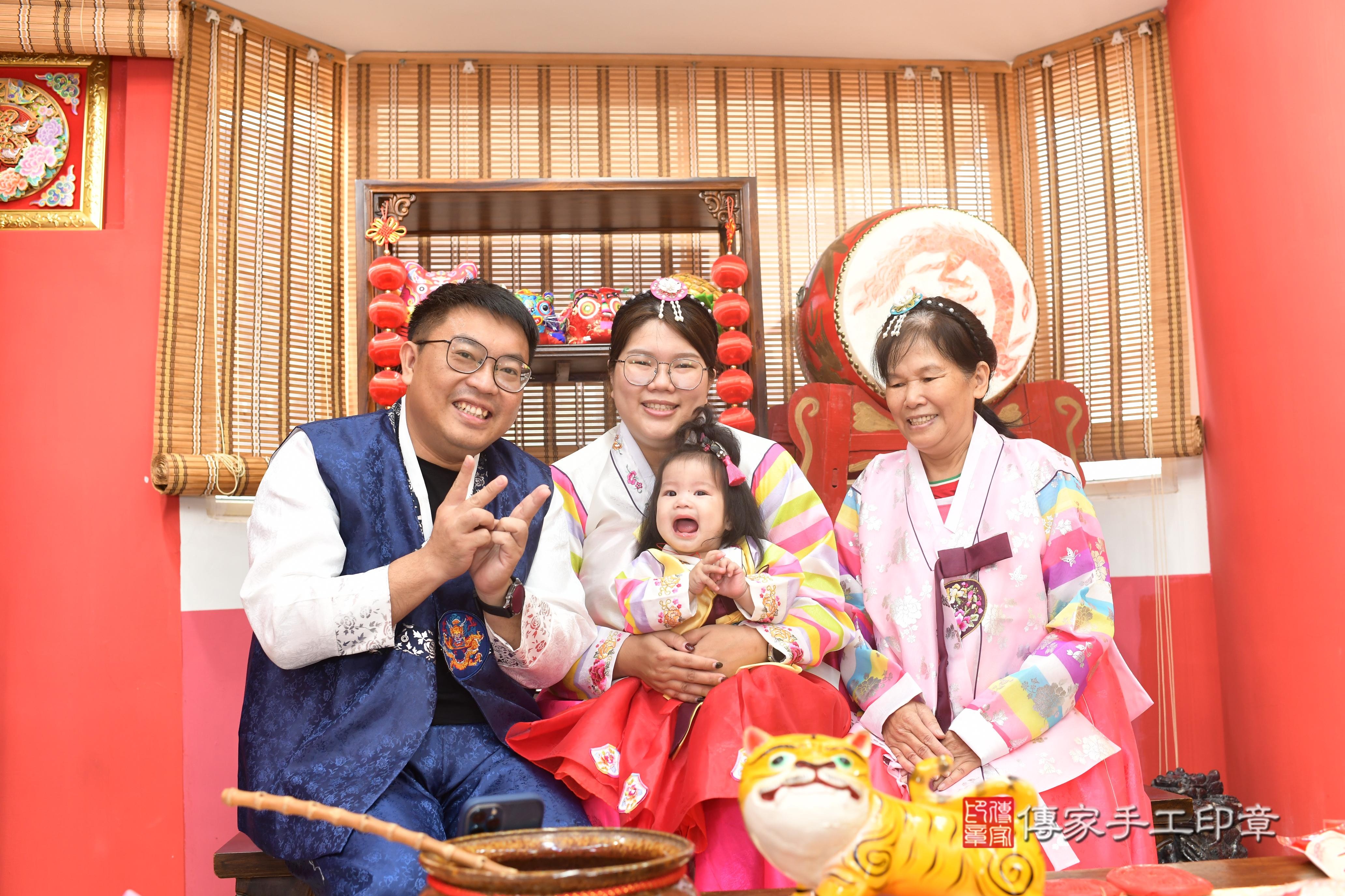 傳家手工印章高雄店、抓周、度脺、中國風會場、傳家嬰兒古禮、吉祥話、抓周道具物品24種、拍照。抓周證書。寶寶抓周、滿周歲、生日快樂、祝福