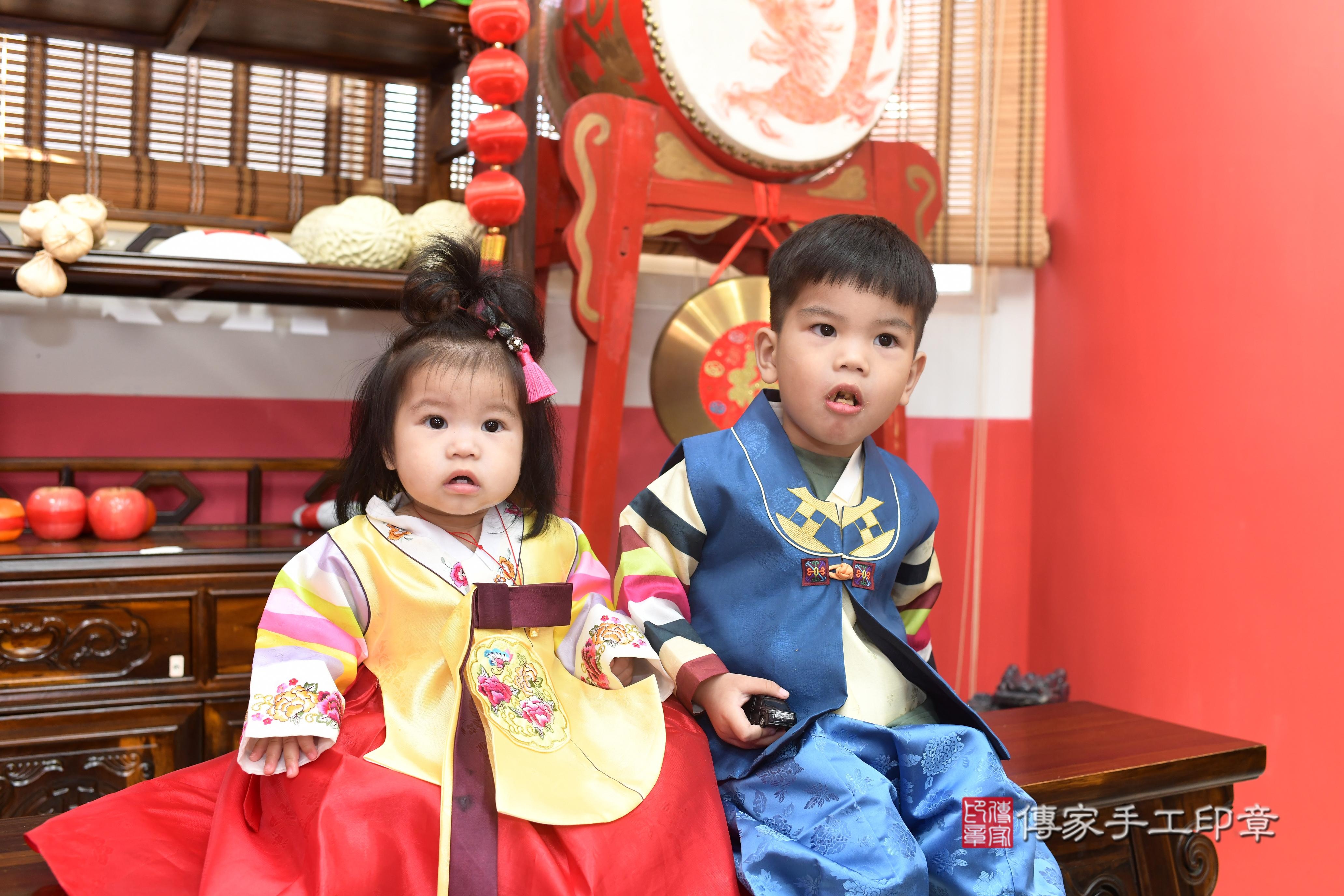 傳家手工印章高雄店、抓周、度脺、中國風會場、傳家嬰兒古禮、吉祥話、抓周道具物品24種、拍照。抓周證書。寶寶抓周、滿周歲、生日快樂、祝福