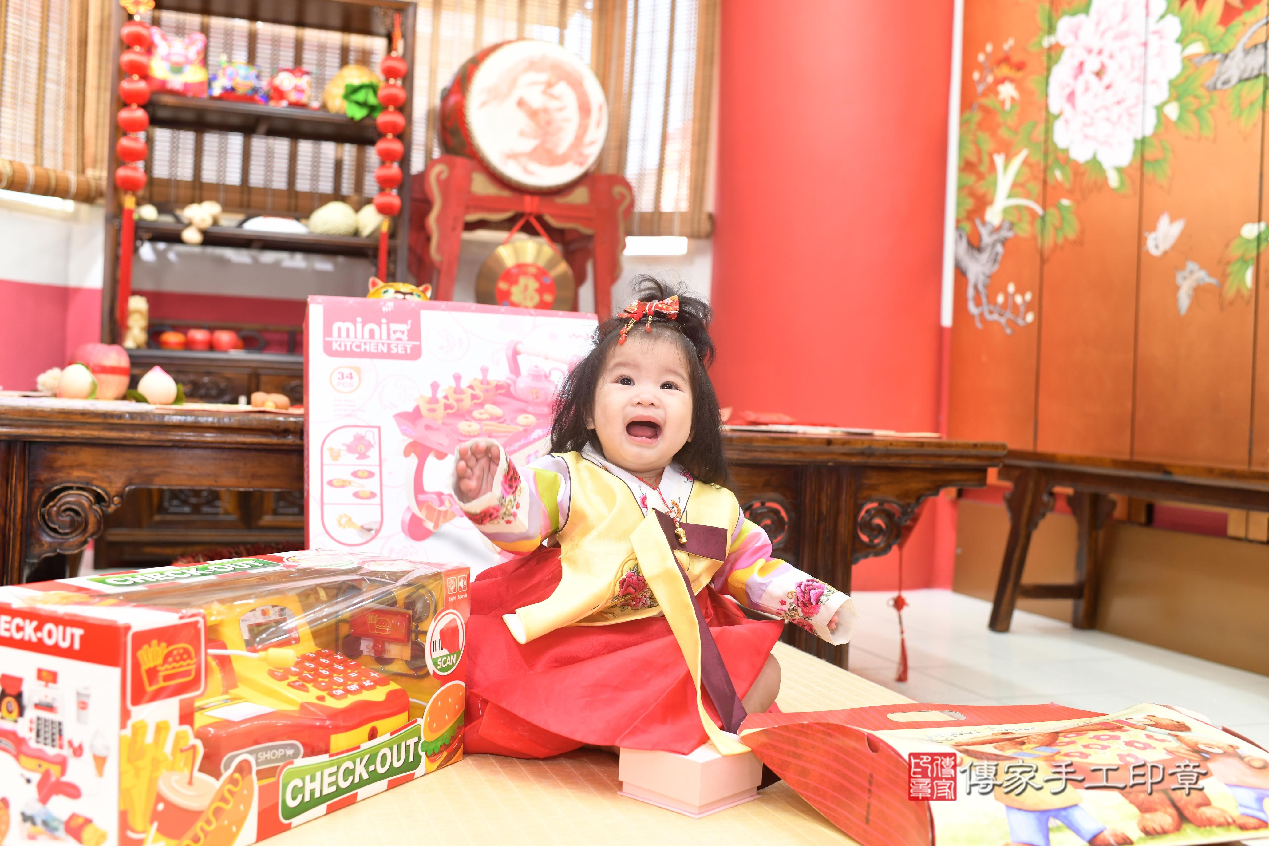 傳家手工印章高雄店、抓周、度脺、中國風會場、傳家嬰兒古禮、吉祥話、抓周道具物品24種、拍照。抓周證書。寶寶抓周、滿周歲、生日快樂、祝福