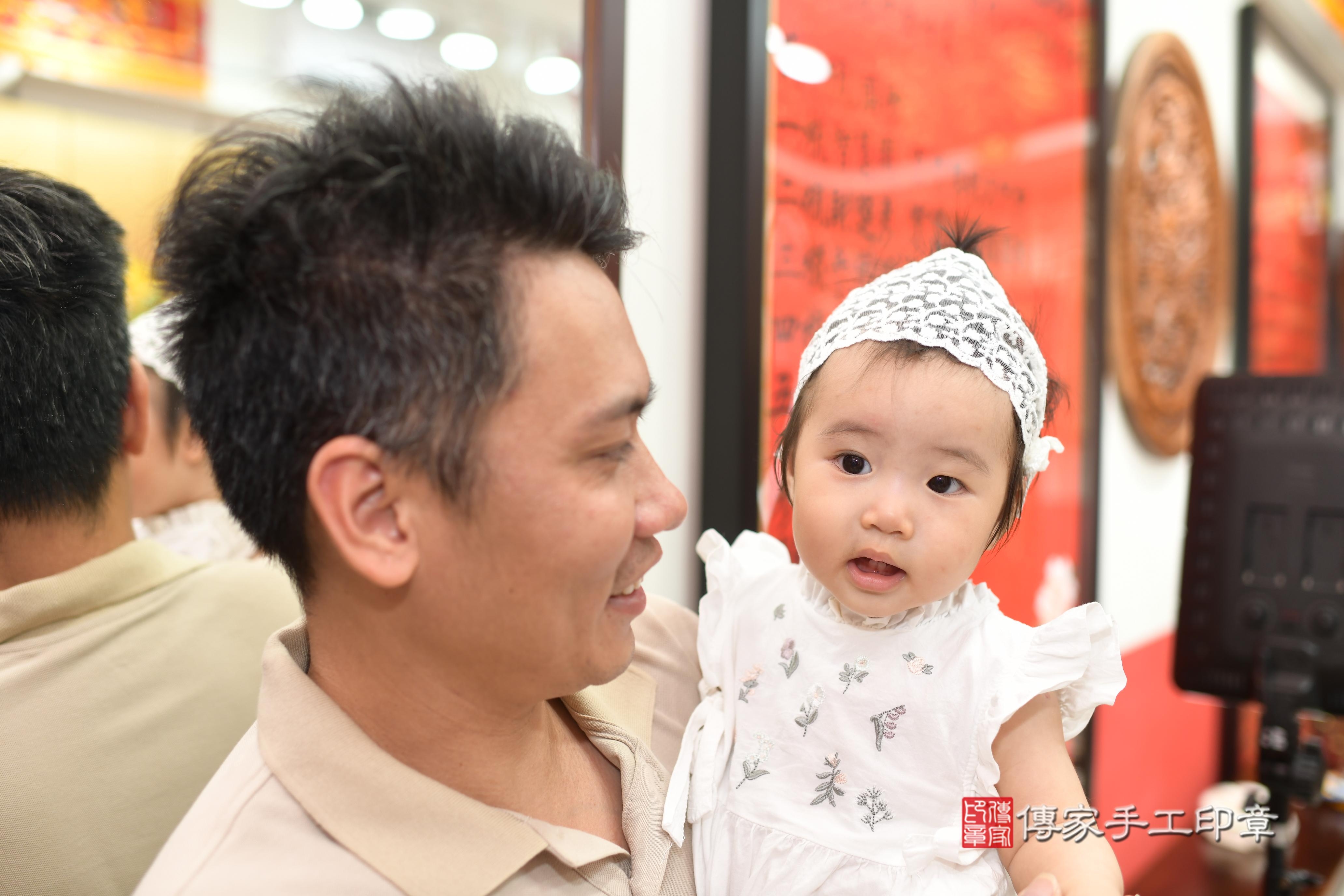 傳家手工印章高雄店、抓周、度脺、中國風會場、傳家嬰兒古禮、吉祥話、抓周道具物品24種、拍照。抓周證書。寶寶抓周、滿周歲、生日快樂、祝福