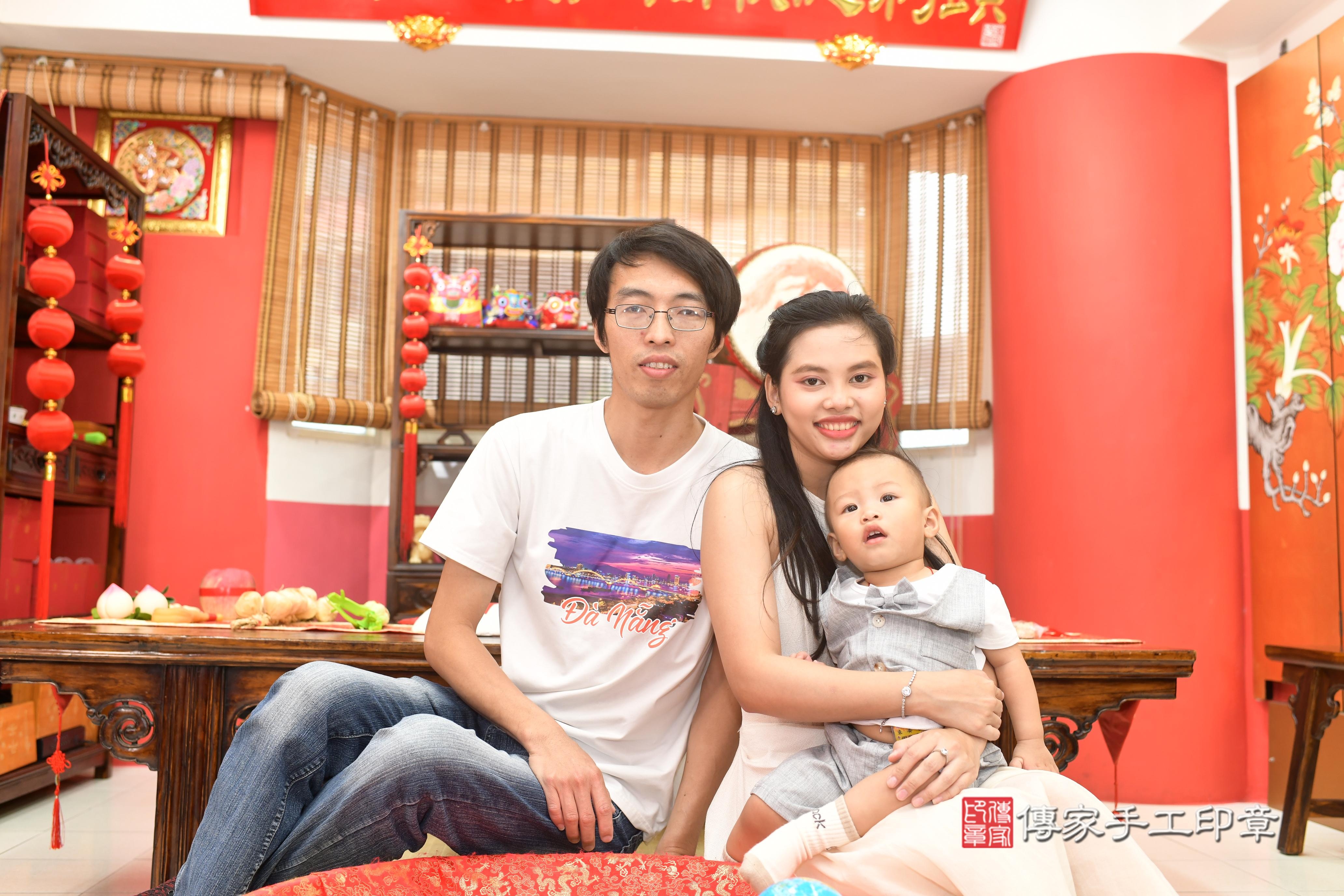傳家手工印章高雄店、抓周、度脺、中國風會場、傳家嬰兒古禮、吉祥話、抓周道具物品24種、拍照。抓周證書。寶寶抓周、滿周歲、生日快樂、祝福