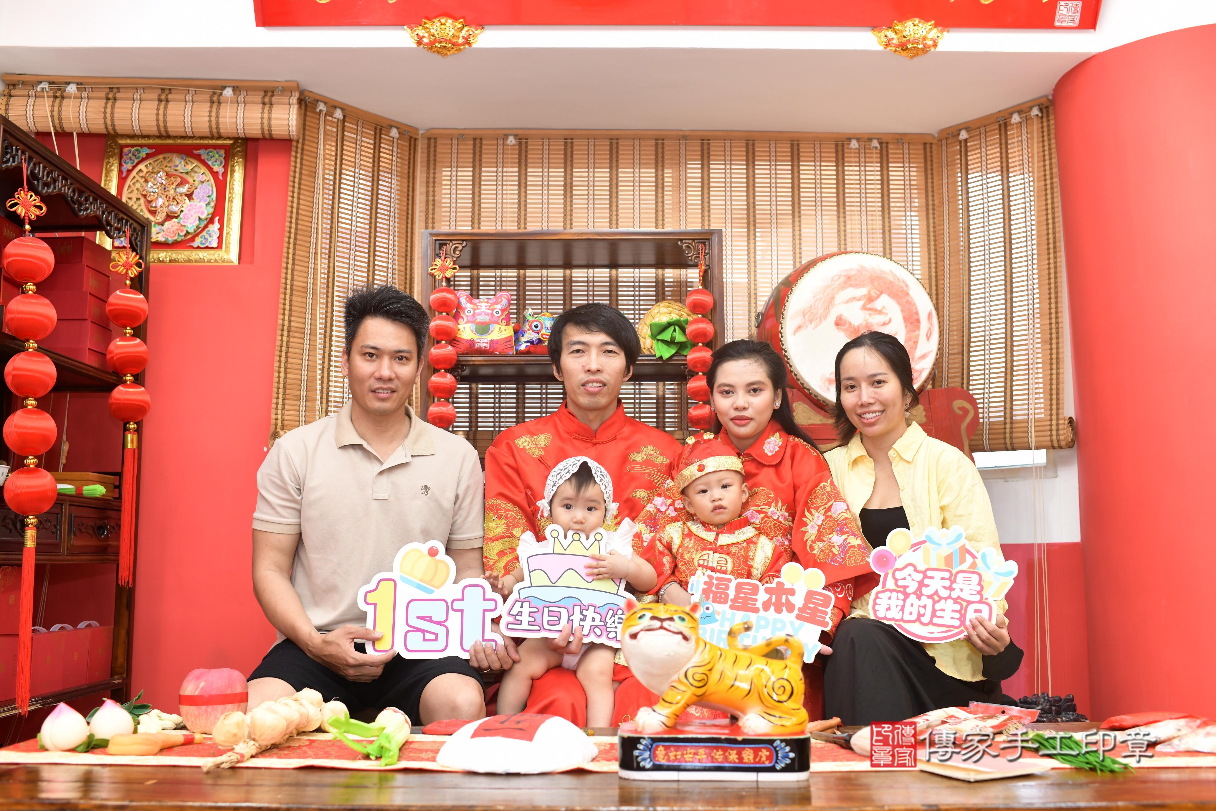 傳家手工印章高雄店、抓周、度脺、中國風會場、傳家嬰兒古禮、吉祥話、抓周道具物品24種、拍照。抓周證書。寶寶抓周、滿周歲、生日快樂、祝福