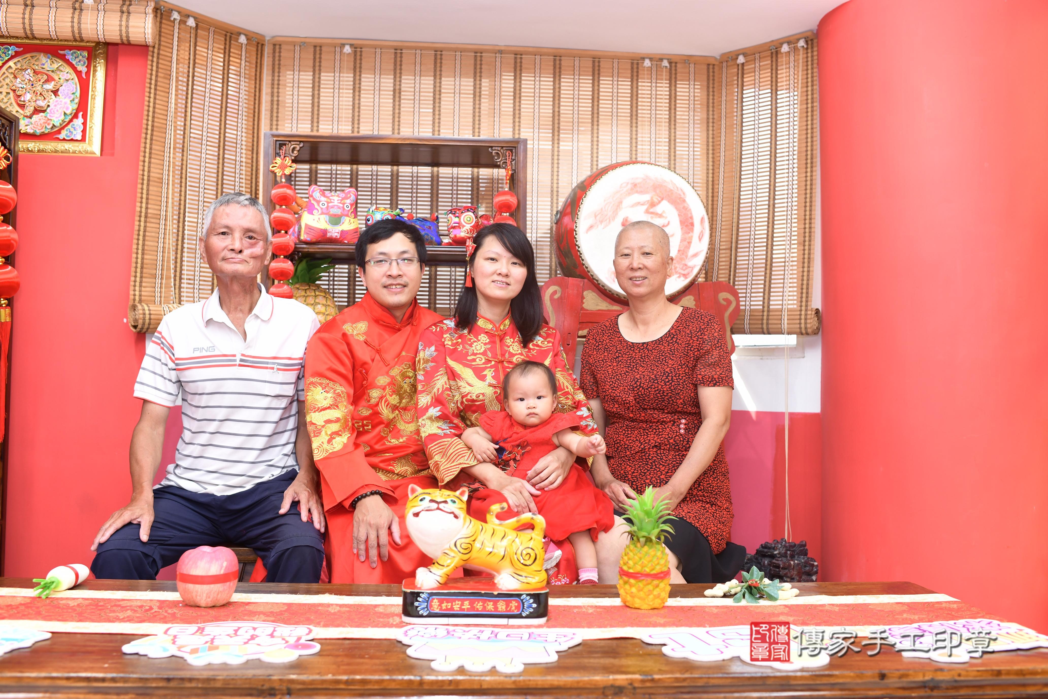 傳家手工印章高雄店、抓周、度脺、中國風會場、傳家嬰兒古禮、吉祥話、抓周道具物品24種、拍照。抓周證書。寶寶抓周、滿周歲、生日快樂、祝福
