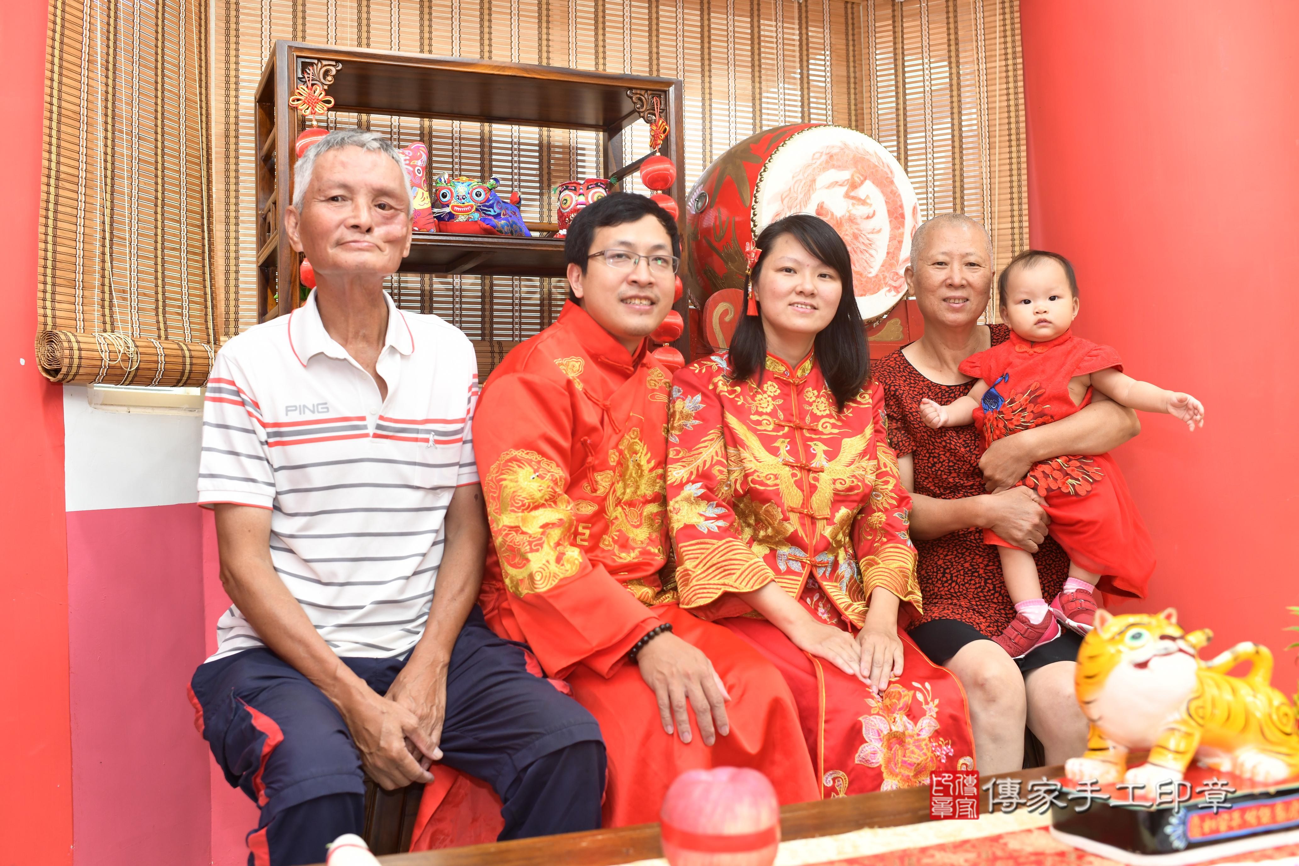傳家手工印章高雄店、抓周、度脺、中國風會場、傳家嬰兒古禮、吉祥話、抓周道具物品24種、拍照。抓周證書。寶寶抓周、滿周歲、生日快樂、祝福