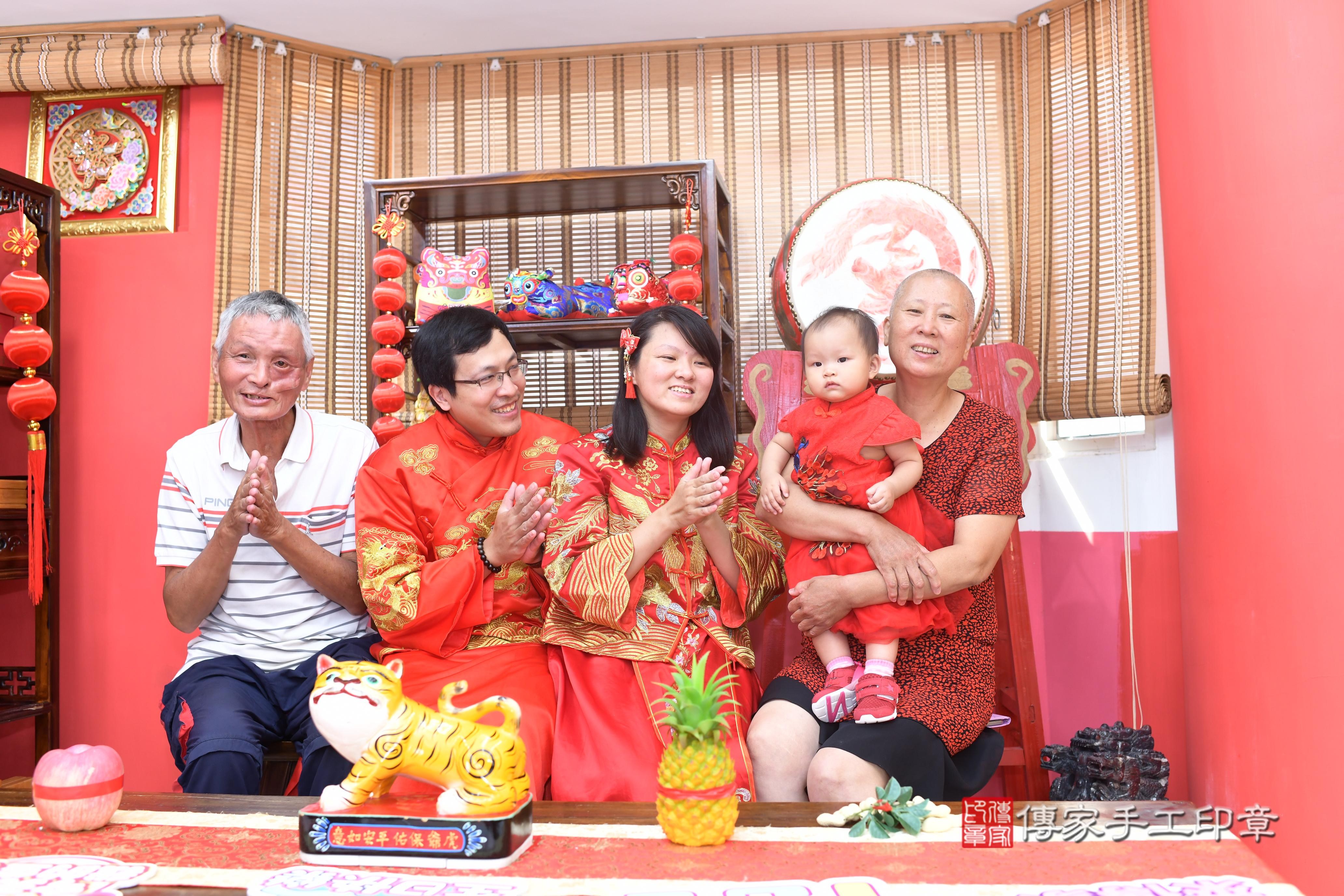 傳家手工印章高雄店、抓周、度脺、中國風會場、傳家嬰兒古禮、吉祥話、抓周道具物品24種、拍照。抓周證書。寶寶抓周、滿周歲、生日快樂、祝福