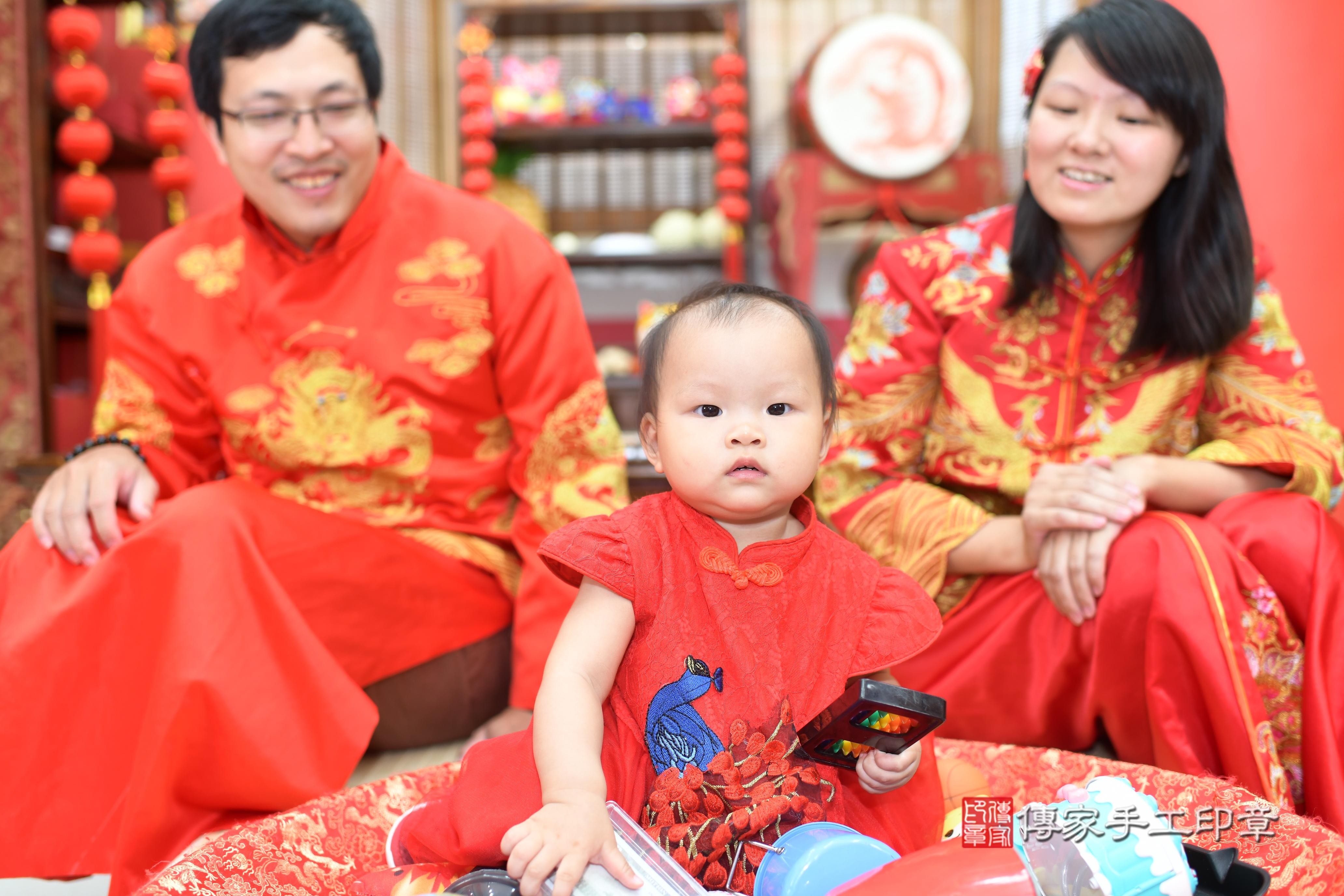 傳家手工印章高雄店、抓周、度脺、中國風會場、傳家嬰兒古禮、吉祥話、抓周道具物品24種、拍照。抓周證書。寶寶抓周、滿周歲、生日快樂、祝福