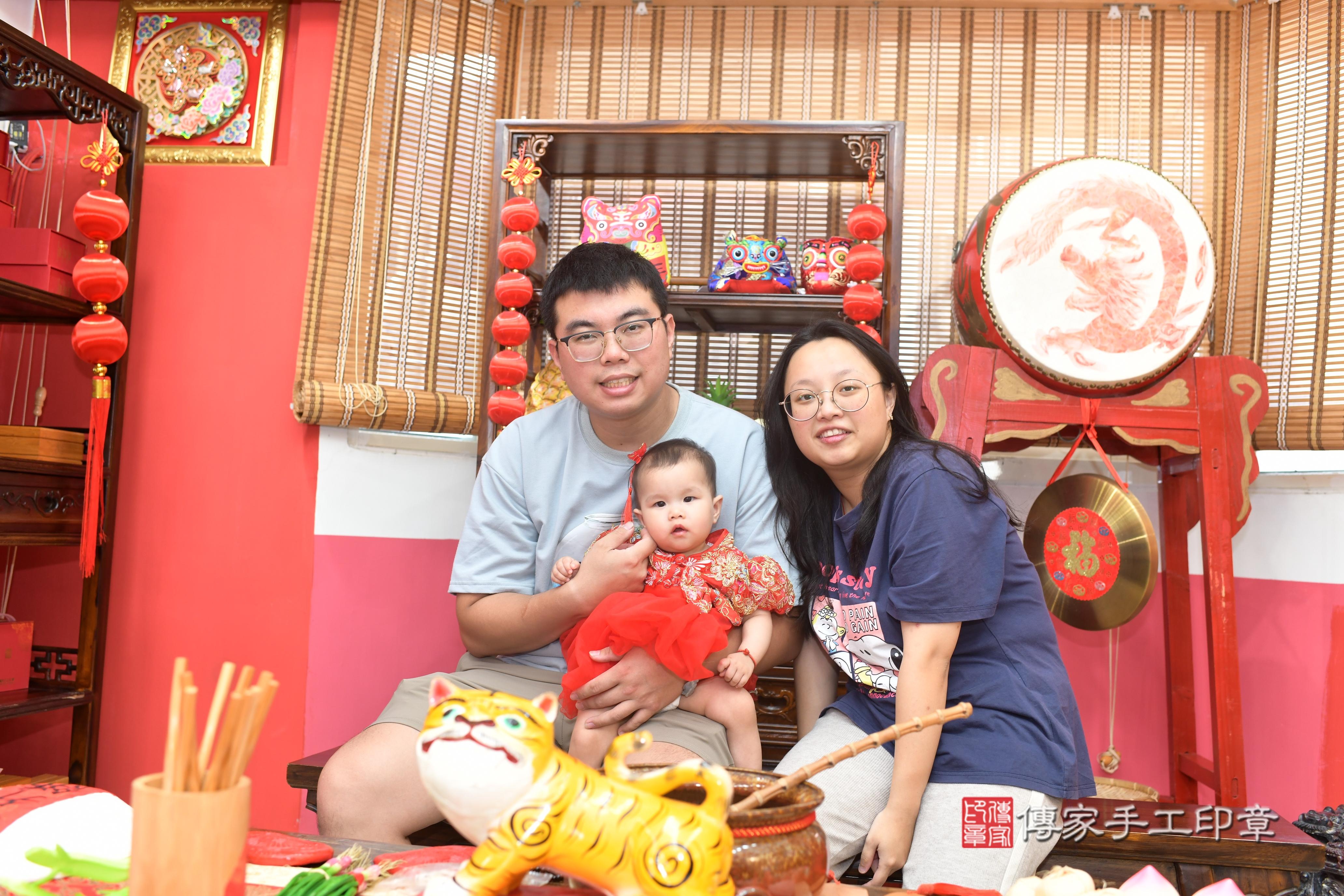 傳家手工印章高雄店、抓周、度脺、中國風會場、傳家嬰兒古禮、吉祥話、抓周道具物品24種、拍照。抓周證書。寶寶抓周、滿周歲、生日快樂、祝福