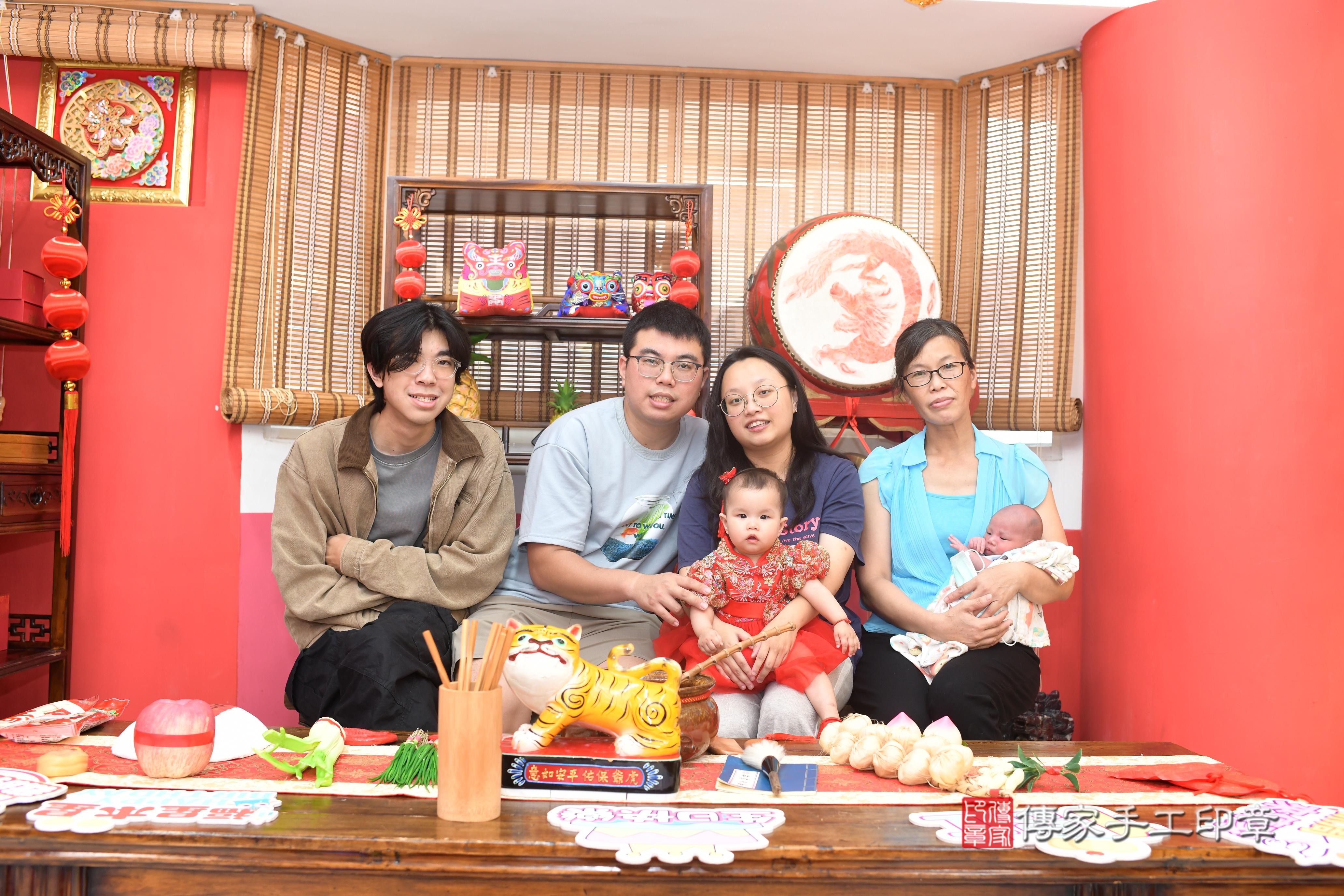 傳家手工印章高雄店、抓周、度脺、中國風會場、傳家嬰兒古禮、吉祥話、抓周道具物品24種、拍照。抓周證書。寶寶抓周、滿周歲、生日快樂、祝福