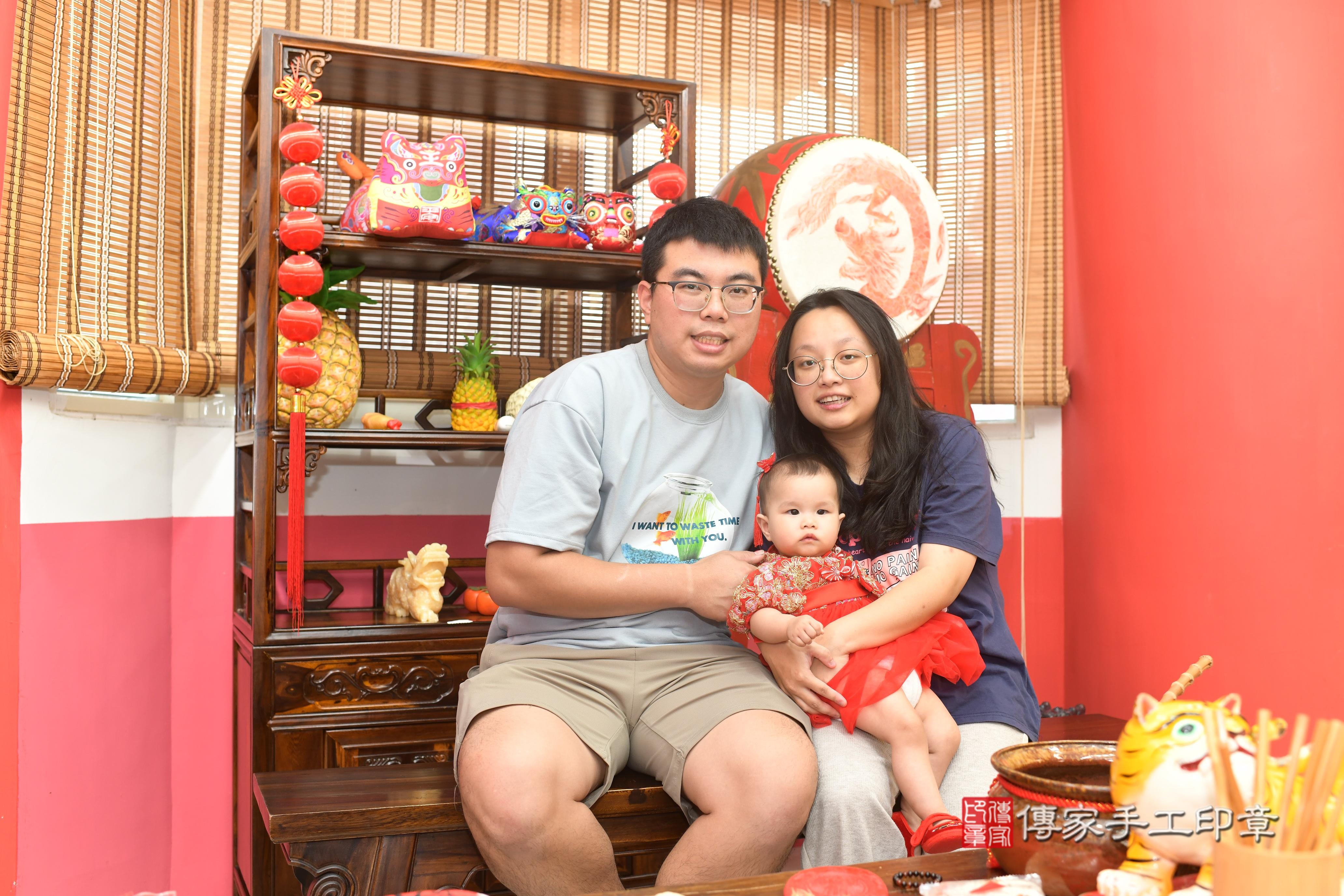 傳家手工印章高雄店、抓周、度脺、中國風會場、傳家嬰兒古禮、吉祥話、抓周道具物品24種、拍照。抓周證書。寶寶抓周、滿周歲、生日快樂、祝福