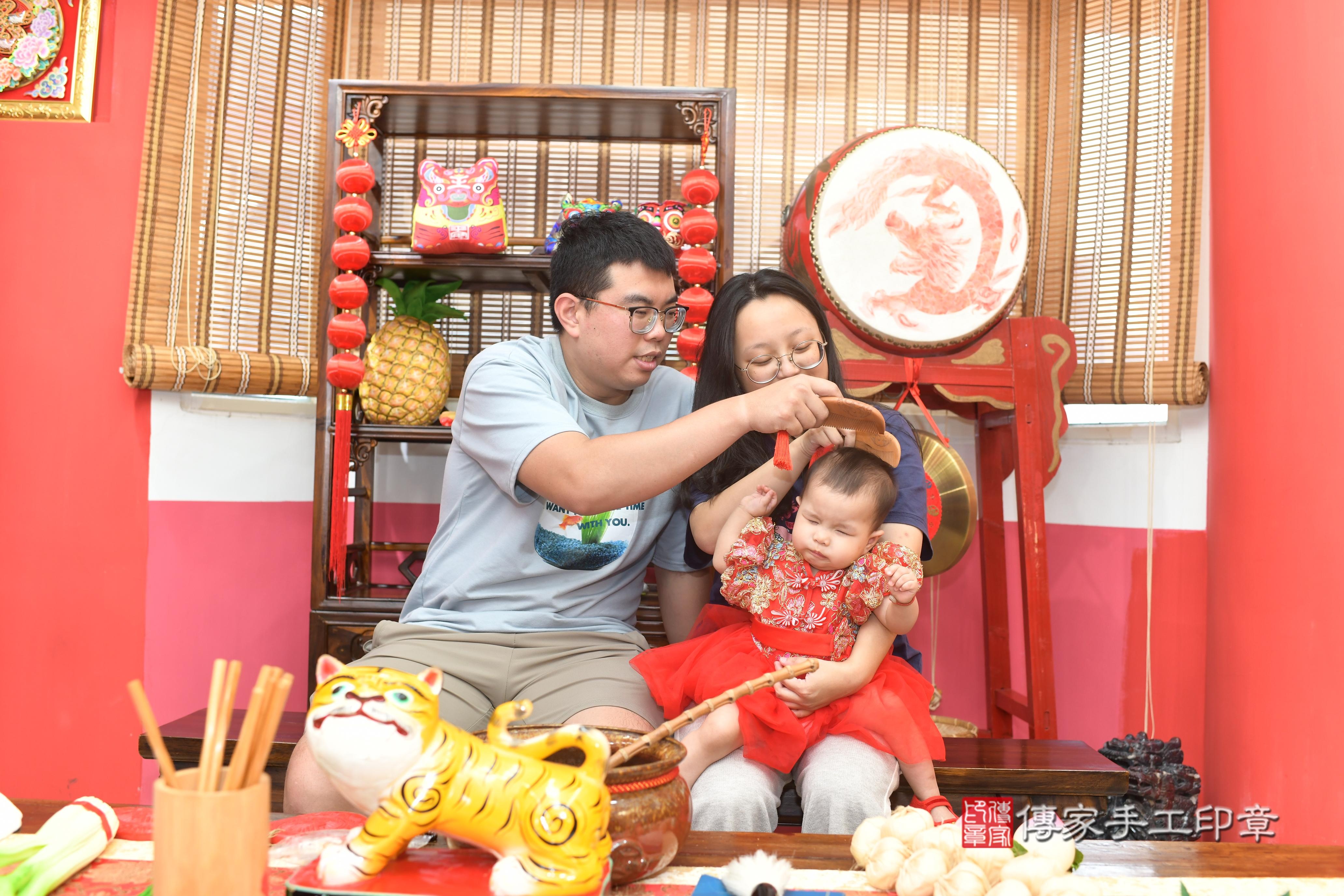 傳家手工印章高雄店、抓周、度脺、中國風會場、傳家嬰兒古禮、吉祥話、抓周道具物品24種、拍照。抓周證書。寶寶抓周、滿周歲、生日快樂、祝福