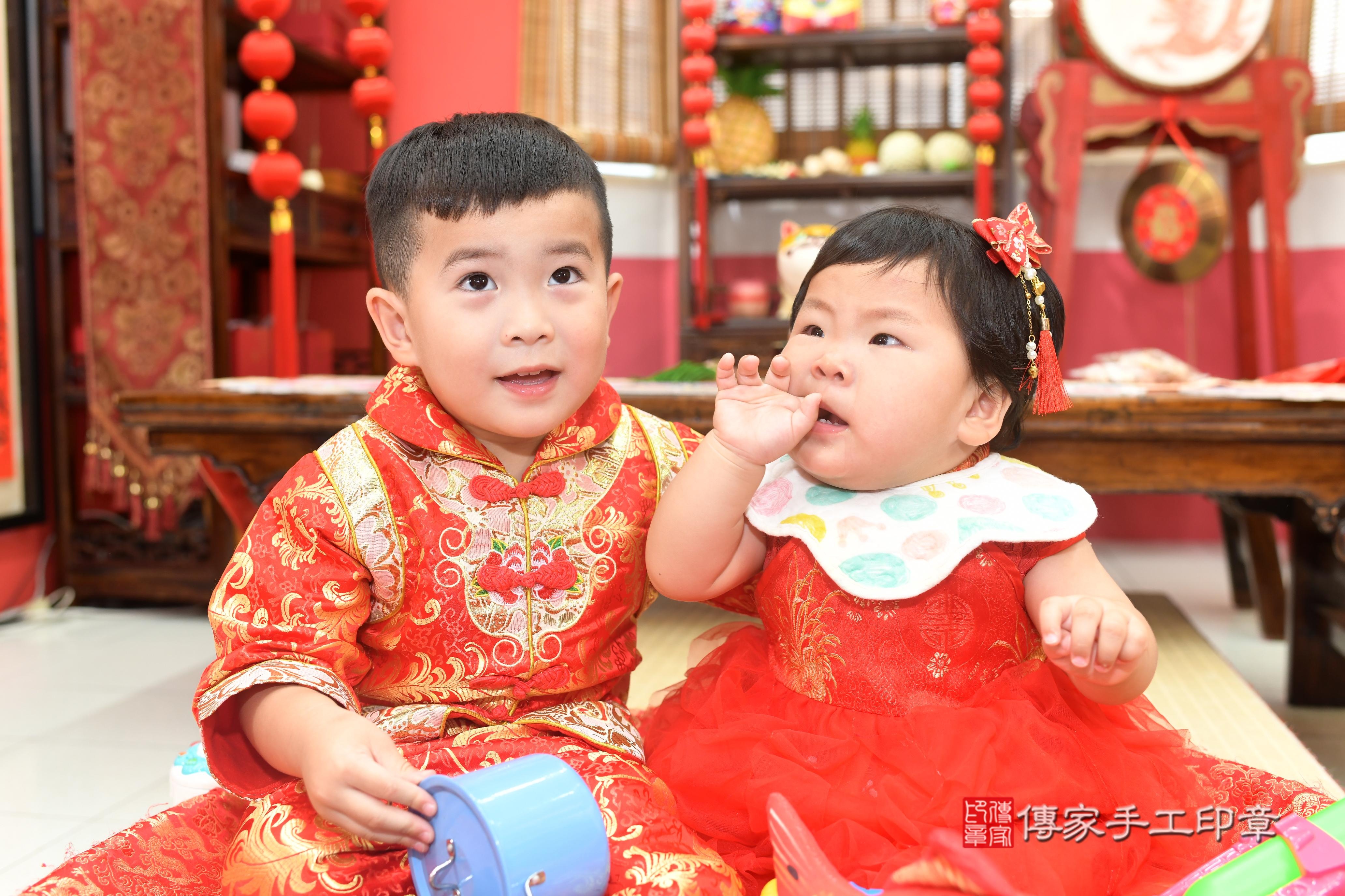 傳家手工印章高雄店、抓周、度脺、中國風會場、傳家嬰兒古禮、吉祥話、抓周道具物品24種、拍照。抓周證書。寶寶抓周、滿周歲、生日快樂、祝福