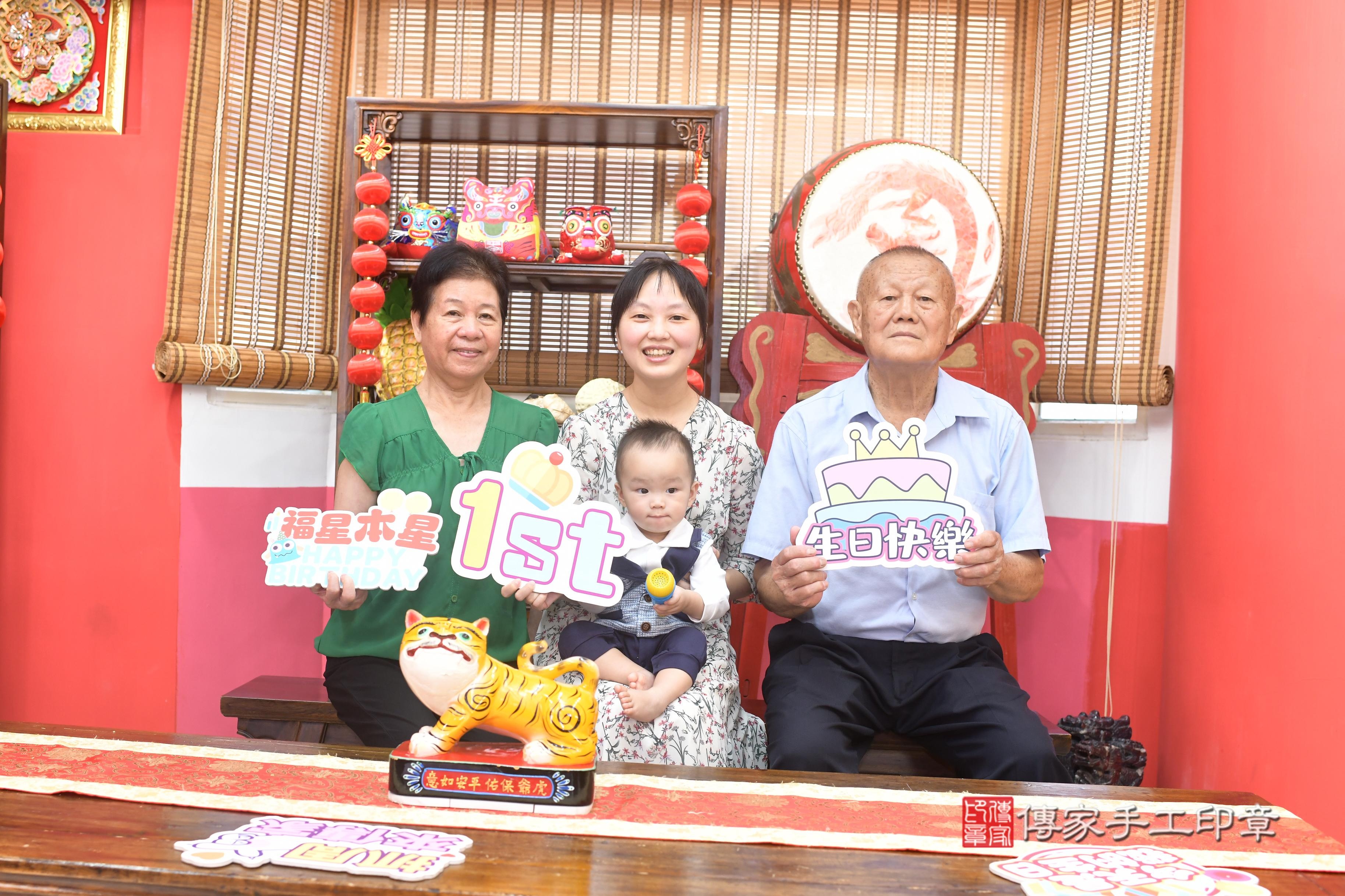 傳家手工印章高雄店、抓周、度脺、中國風會場、傳家嬰兒古禮、吉祥話、抓周道具物品24種、拍照。抓周證書。寶寶抓周、滿周歲、生日快樂、祝福