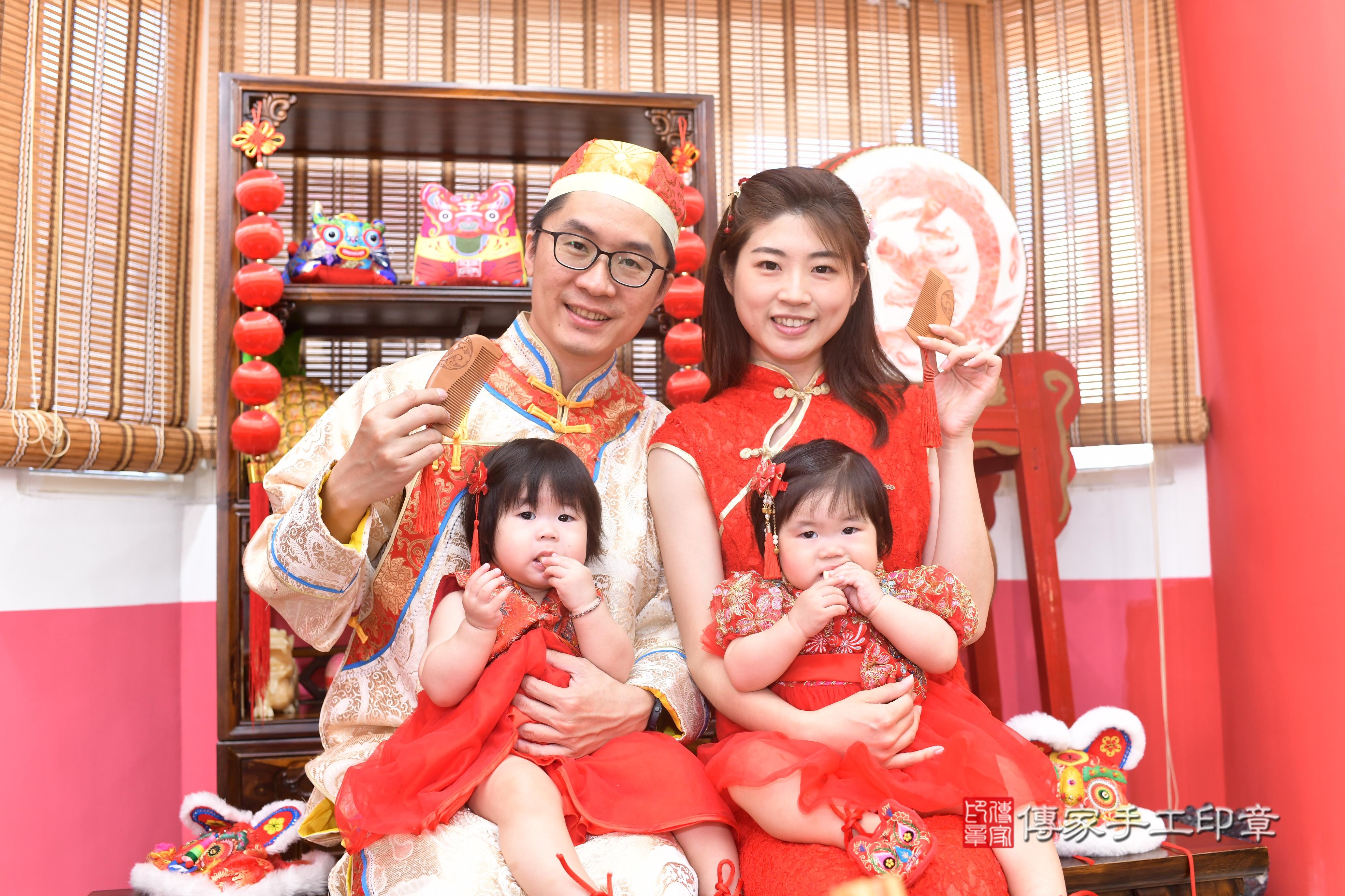 傳家手工印章高雄店、抓周、度脺、中國風會場、傳家嬰兒古禮、吉祥話、抓周道具物品24種、拍照。抓周證書。寶寶抓周、滿周歲、生日快樂、祝福