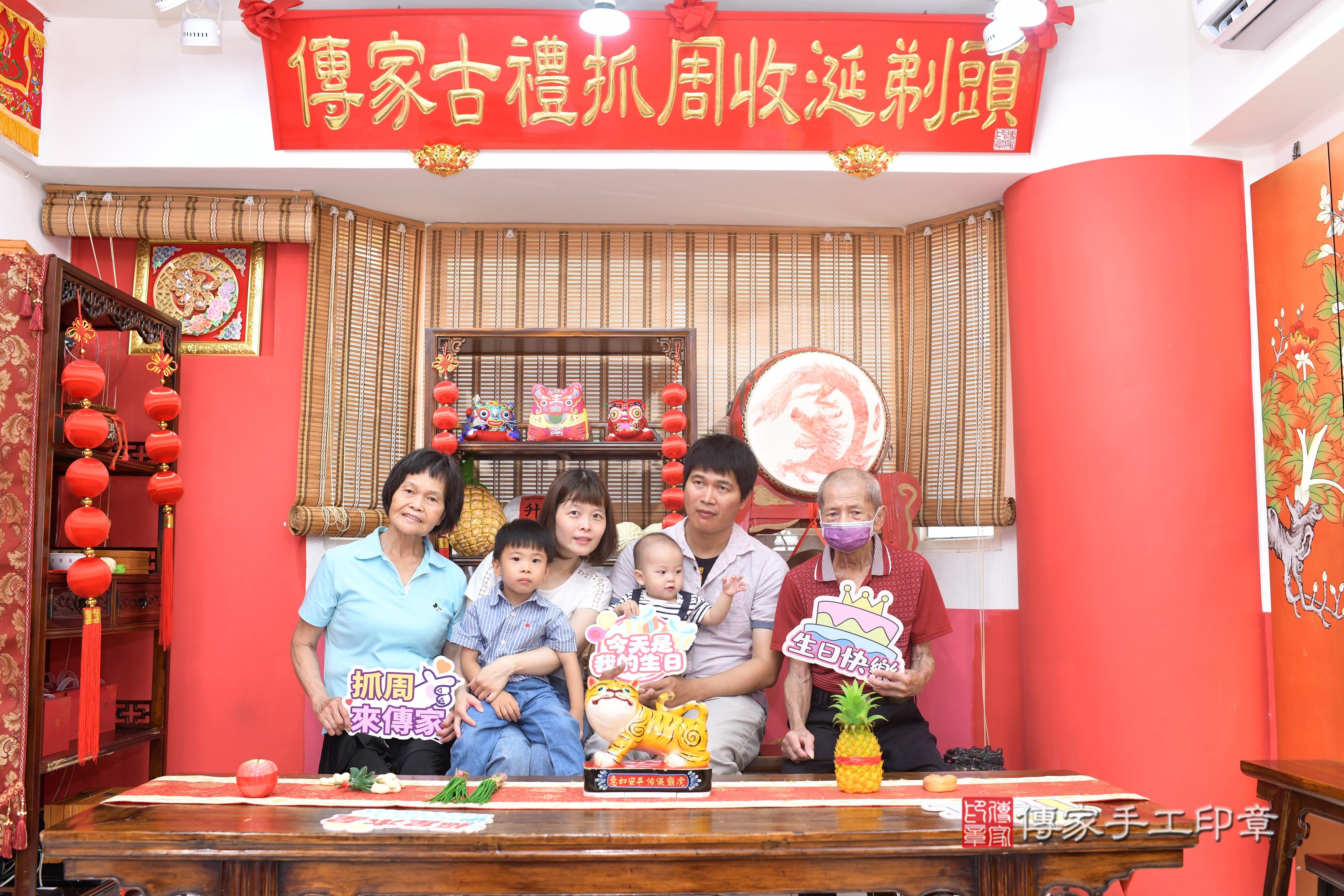 傳家手工印章高雄店、抓周、度脺、中國風會場、傳家嬰兒古禮、吉祥話、抓周道具物品24種、拍照。抓周證書。寶寶抓周、滿周歲、生日快樂、祝福