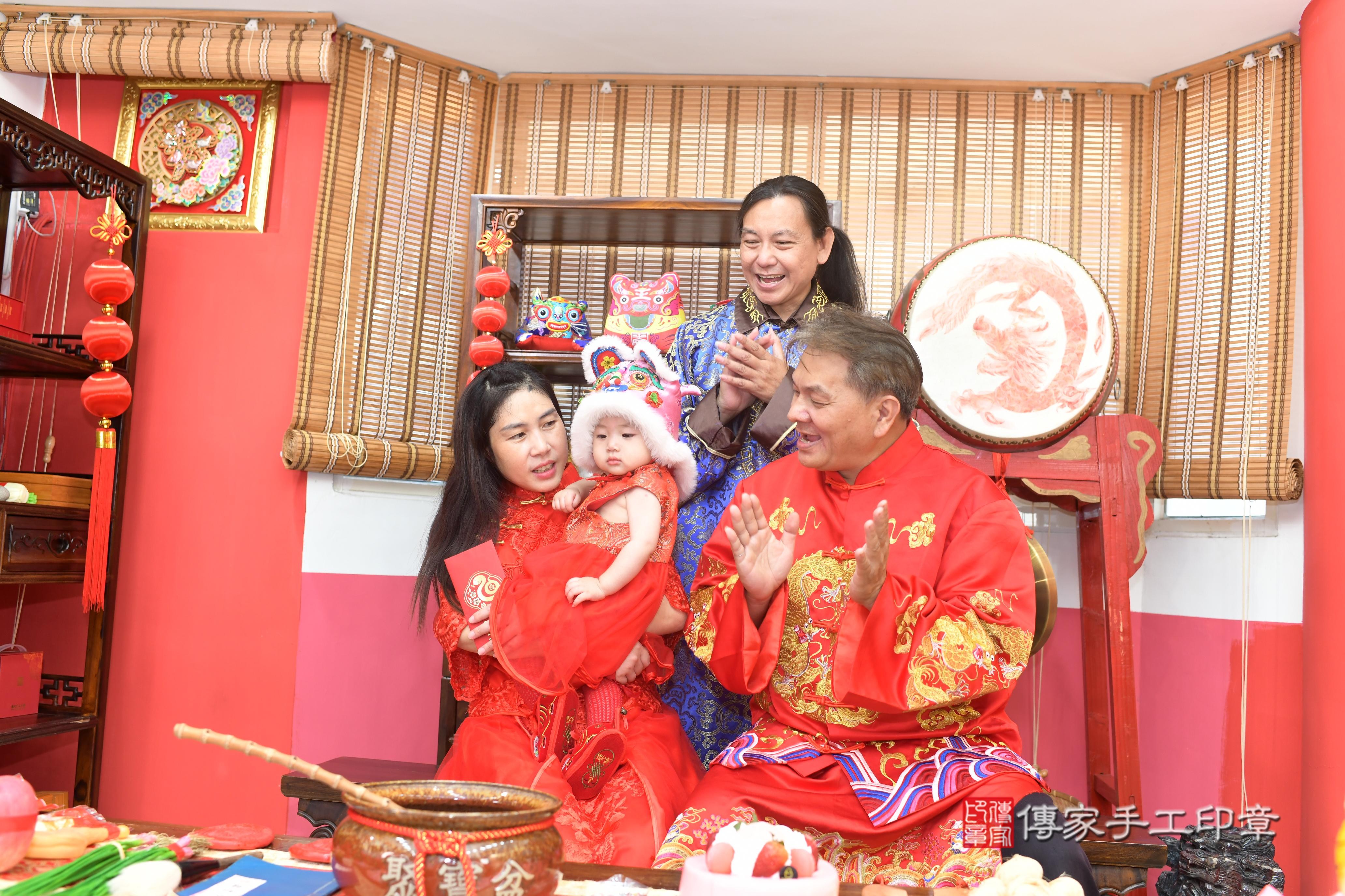 傳家手工印章高雄店、抓周、度脺、中國風會場、傳家嬰兒古禮、吉祥話、抓周道具物品24種、拍照。抓周證書。寶寶抓周、滿周歲、生日快樂、祝福