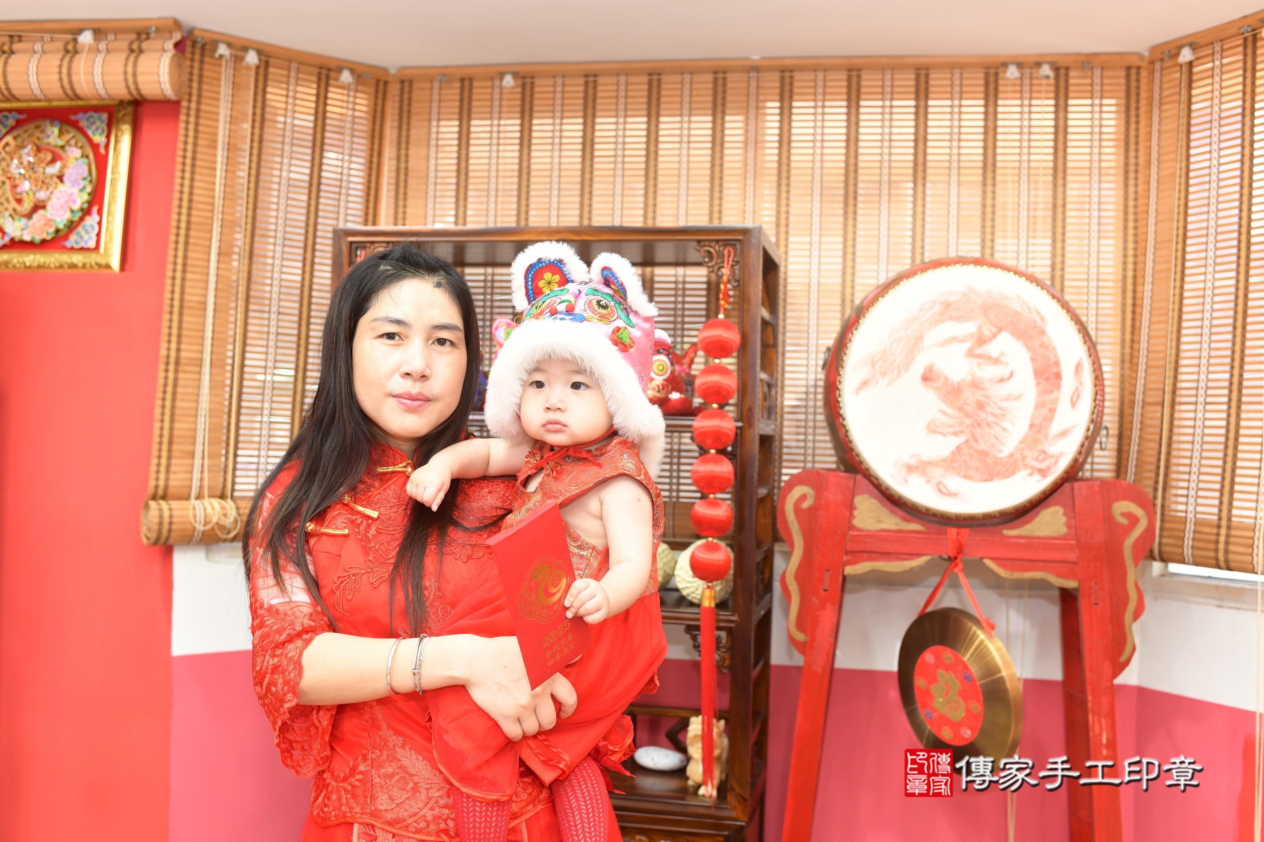 傳家手工印章高雄店、抓周、度脺、中國風會場、傳家嬰兒古禮、吉祥話、抓周道具物品24種、拍照。抓周證書。寶寶抓周、滿周歲、生日快樂、祝福