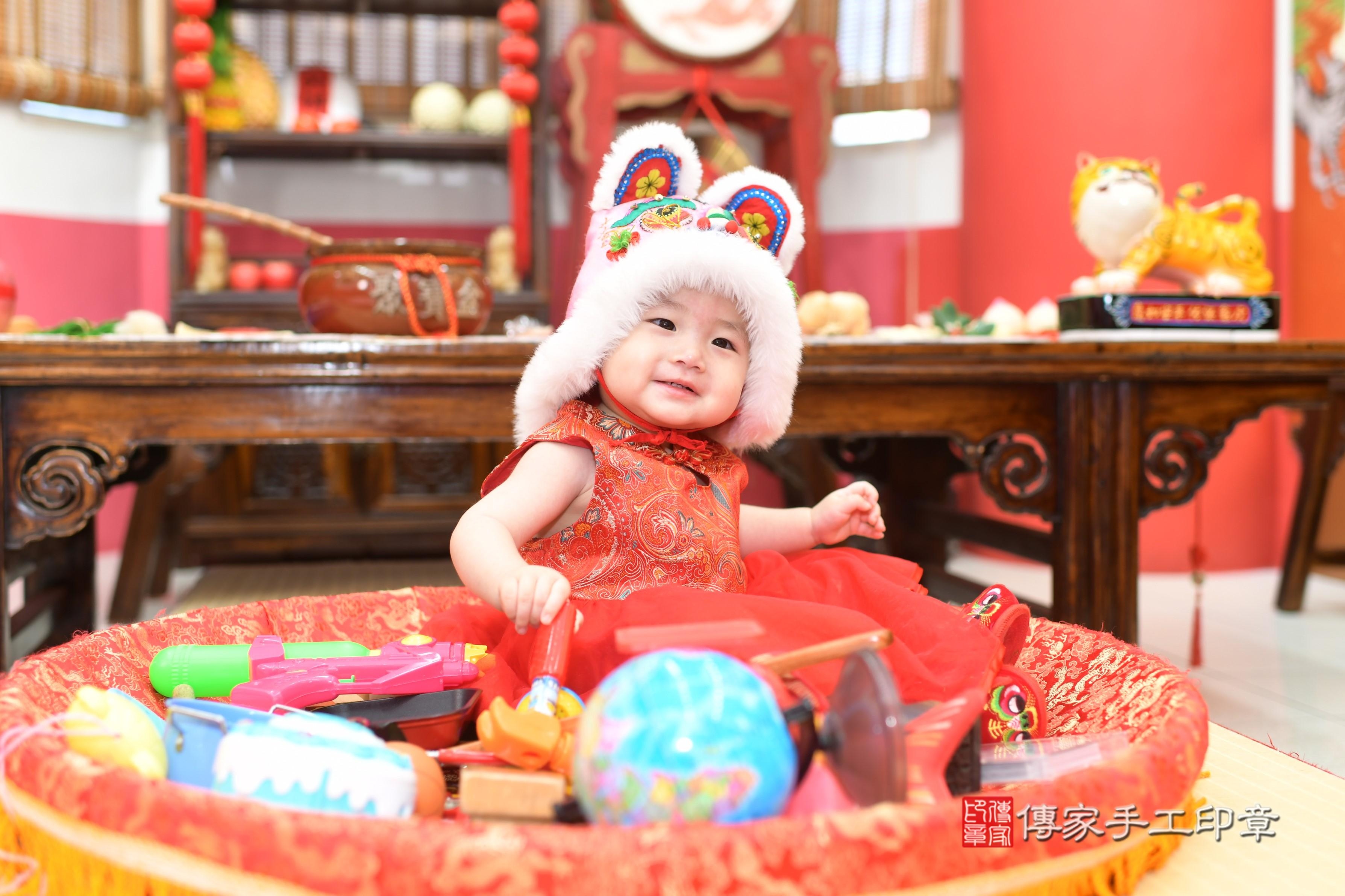 笑聲與祝福交織:抓週儀式的美好記憶!高雄市鳳山區璇璇寶貝抓周推薦: .....照:12