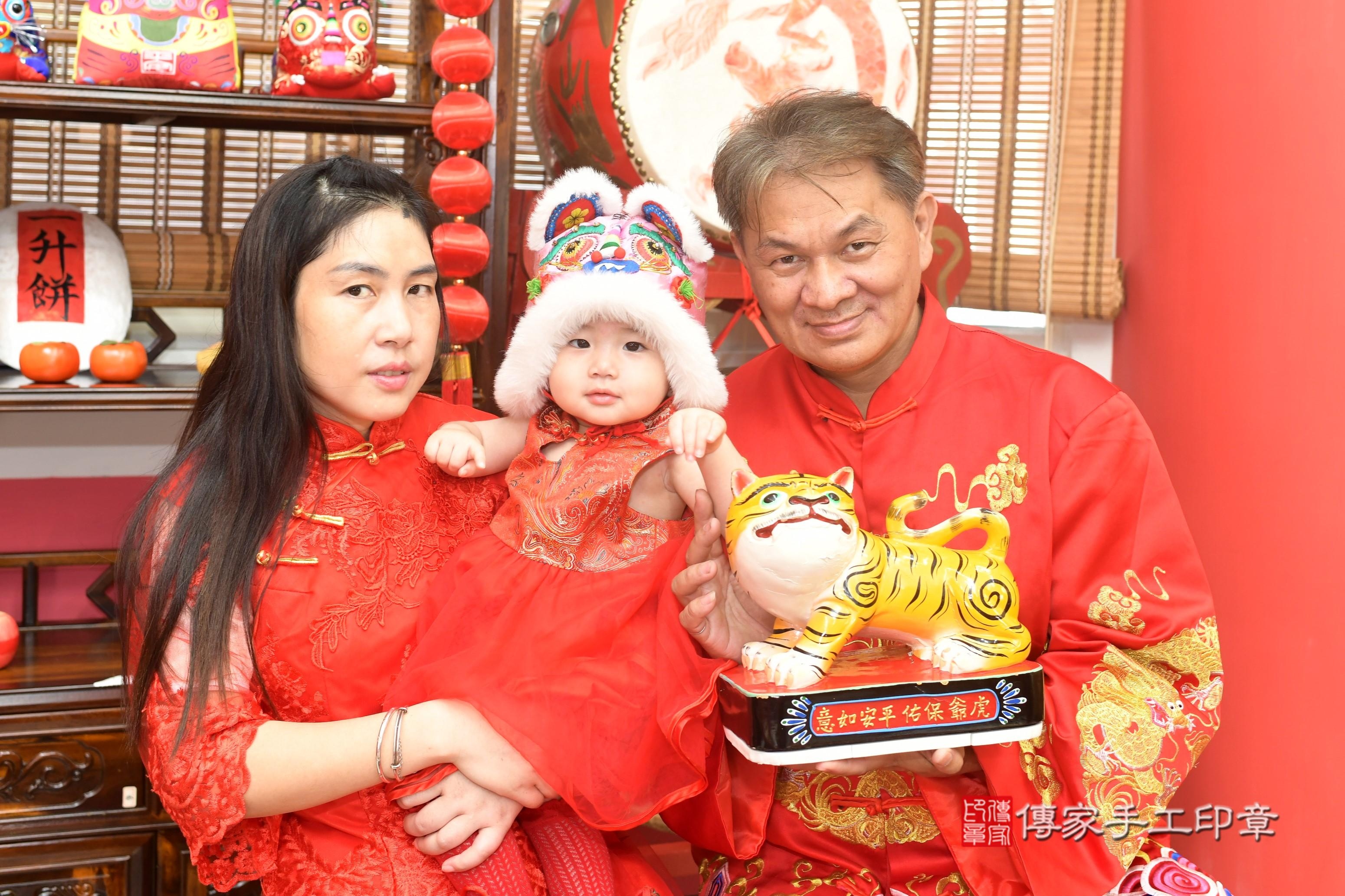 傳家手工印章高雄店、抓周、度脺、中國風會場、傳家嬰兒古禮、吉祥話、抓周道具物品24種、拍照。抓周證書。寶寶抓周、滿周歲、生日快樂、祝福