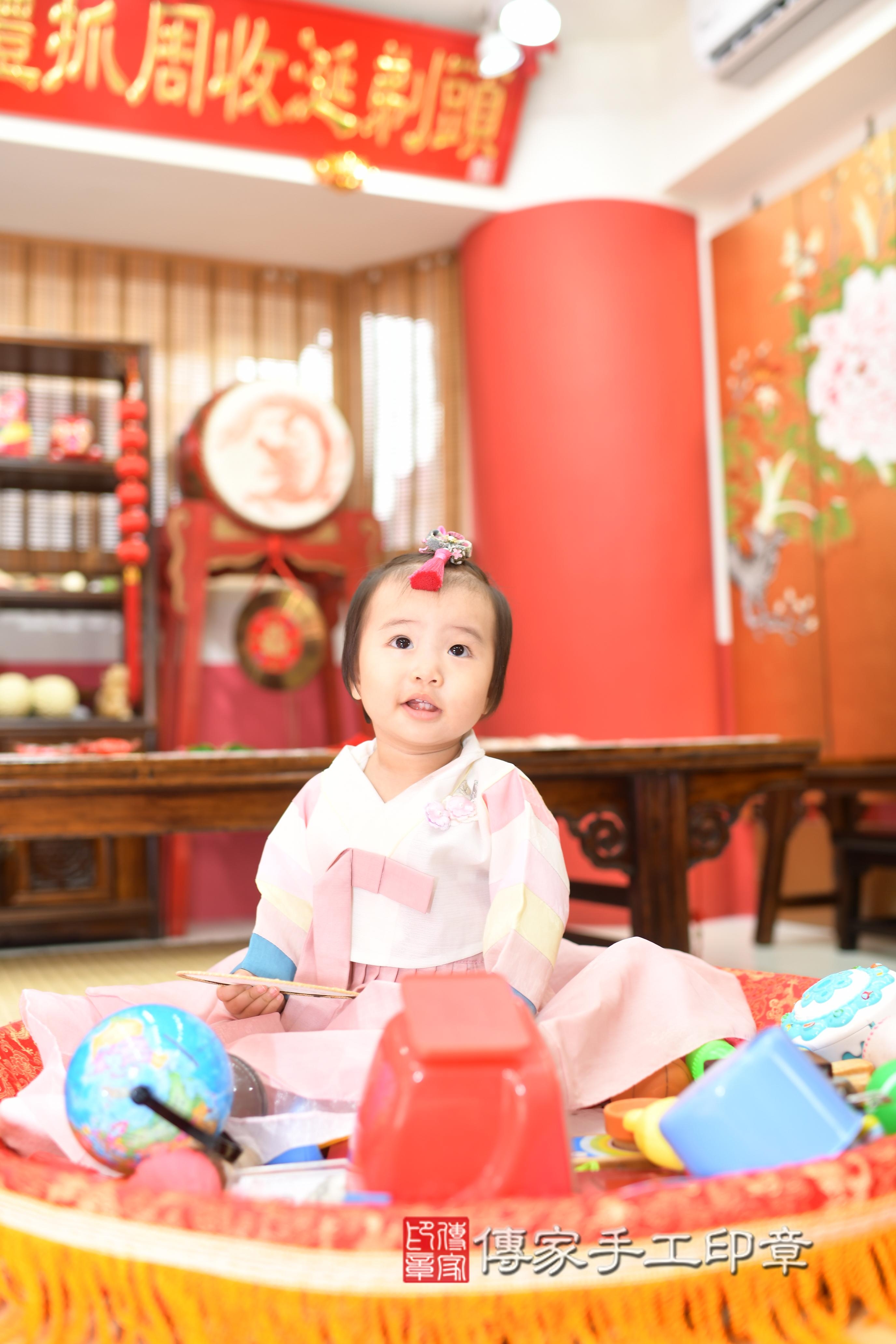 傳家手工印章高雄店、抓周、度脺、中國風會場、傳家嬰兒古禮、吉祥話、抓周道具物品24種、拍照。抓周證書。寶寶抓周、滿周歲、生日快樂、祝福