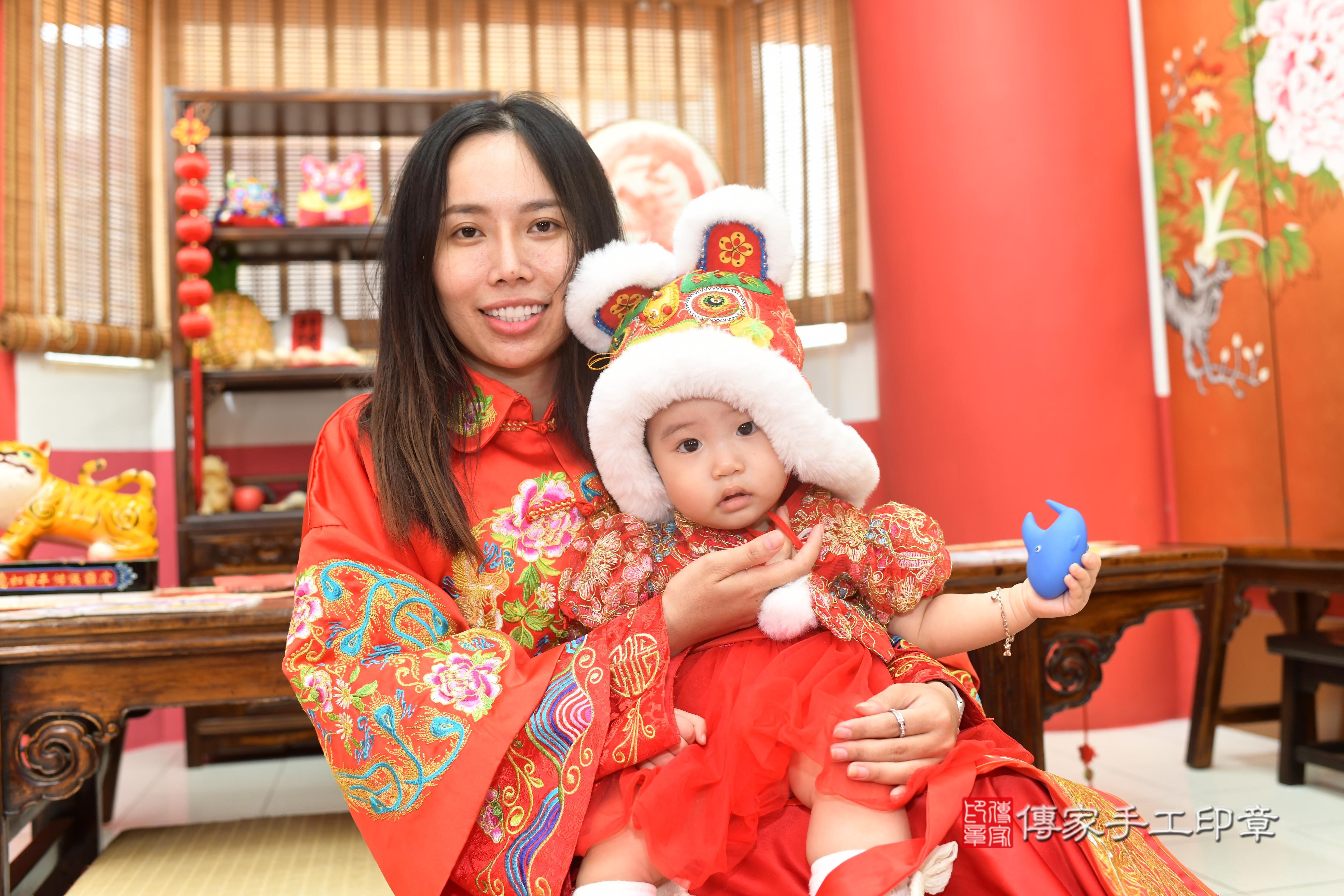 傳家手工印章高雄店、抓周、度脺、中國風會場、傳家嬰兒古禮、吉祥話、抓周道具物品24種、拍照。抓周證書。寶寶抓周、滿周歲、生日快樂、祝福