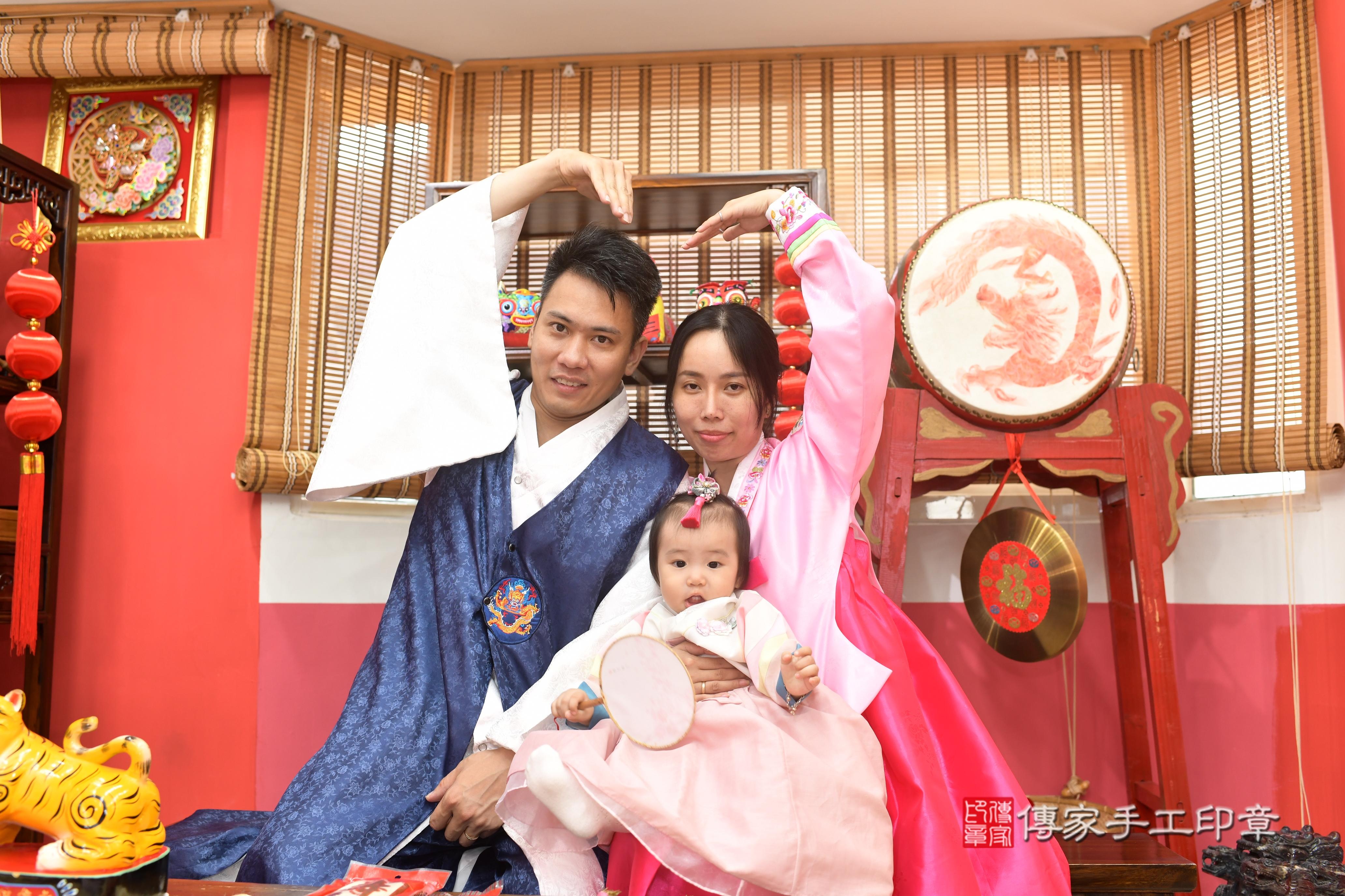 傳家手工印章高雄店、抓周、度脺、中國風會場、傳家嬰兒古禮、吉祥話、抓周道具物品24種、拍照。抓周證書。寶寶抓周、滿周歲、生日快樂、祝福