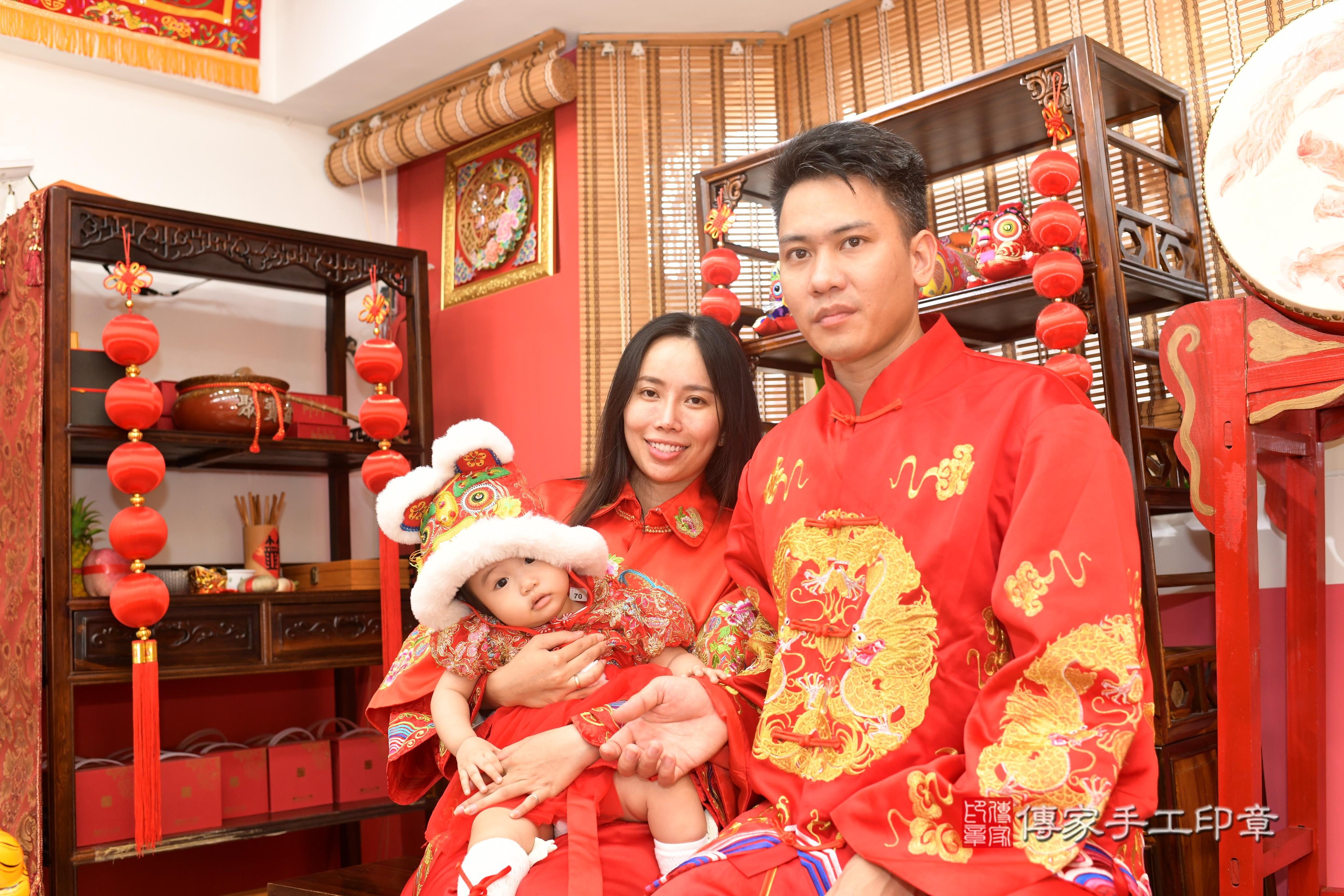傳家手工印章高雄店、抓周、度脺、中國風會場、傳家嬰兒古禮、吉祥話、抓周道具物品24種、拍照。抓周證書。寶寶抓周、滿周歲、生日快樂、祝福