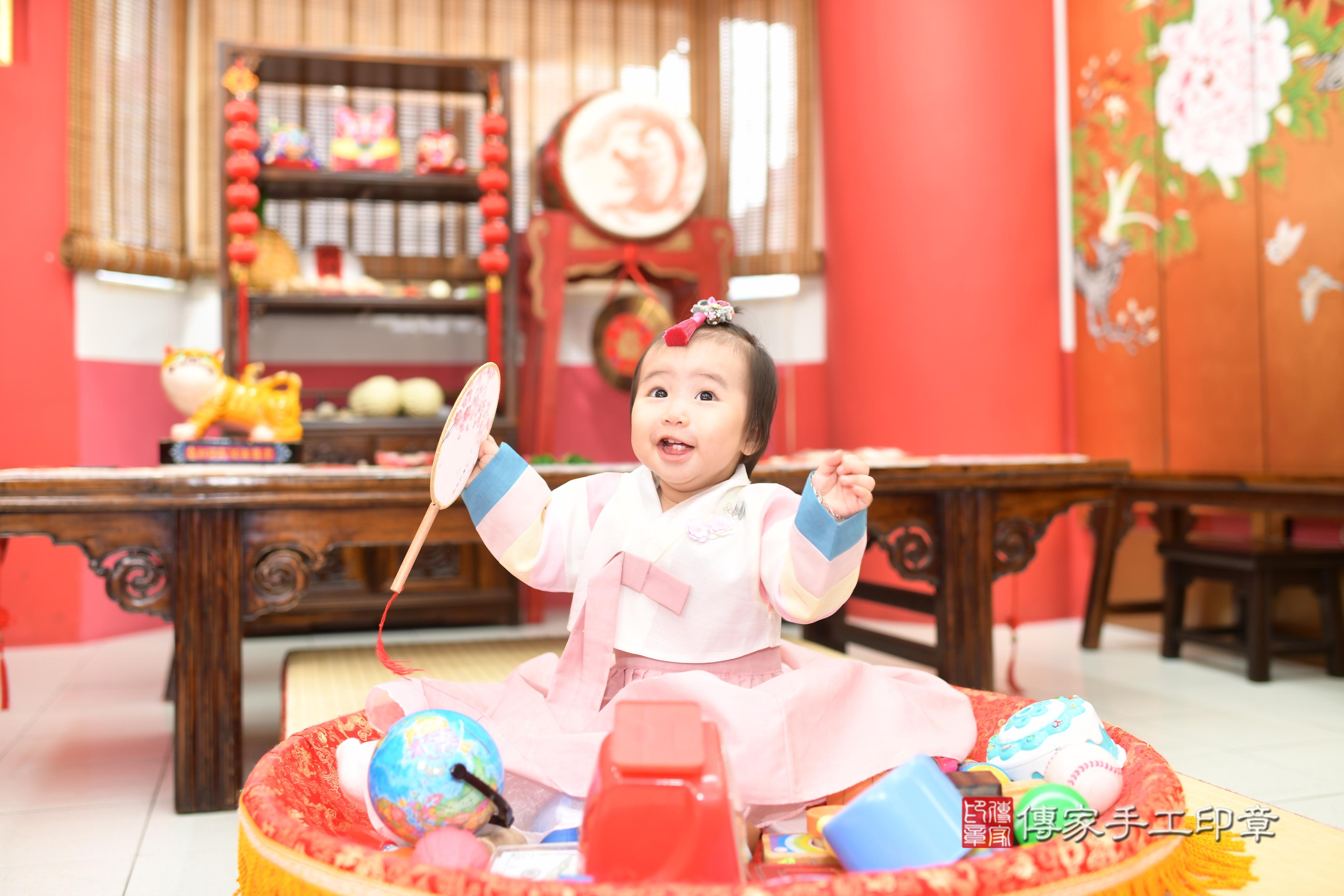 傳家手工印章高雄店、抓周、度脺、中國風會場、傳家嬰兒古禮、吉祥話、抓周道具物品24種、拍照。抓周證書。寶寶抓周、滿周歲、生日快樂、祝福