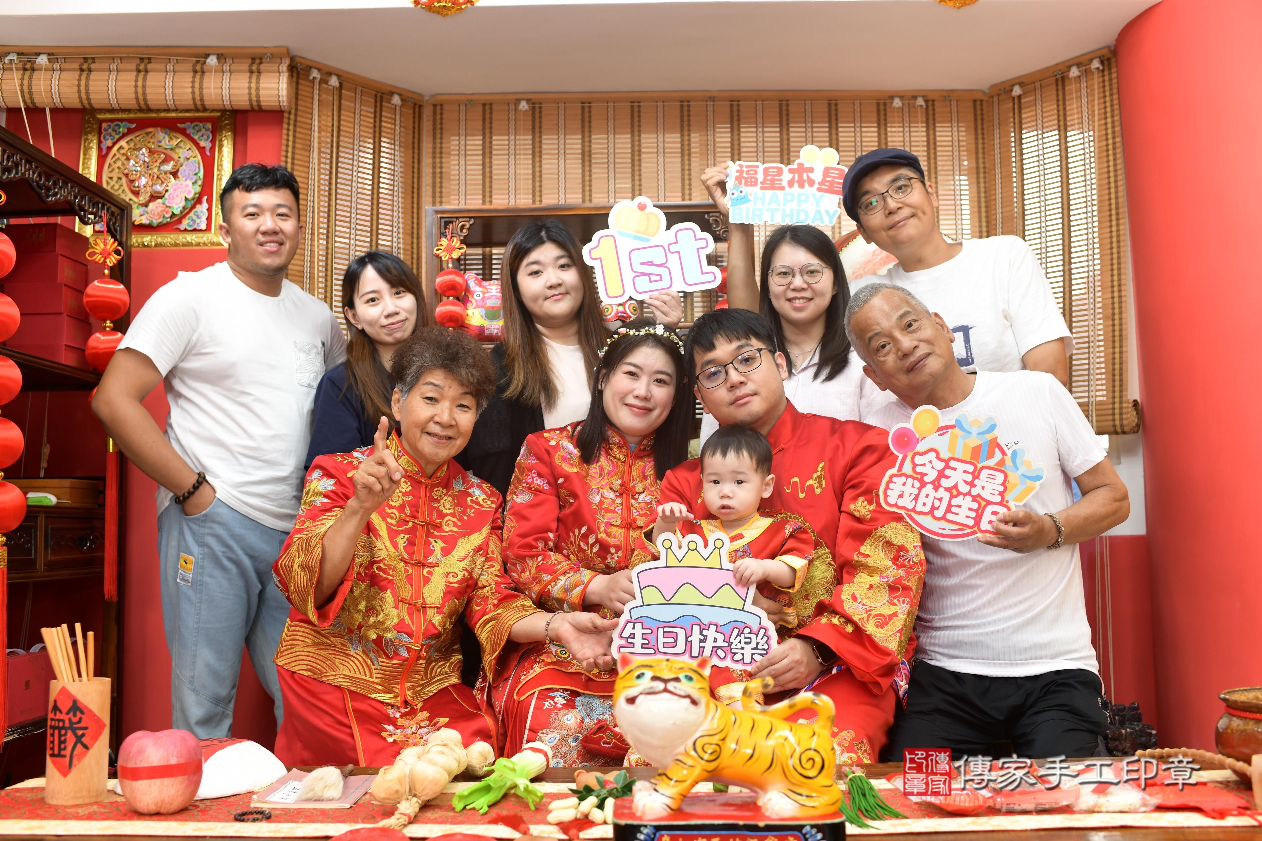 傳家手工印章高雄店、抓周、度脺、中國風會場、傳家嬰兒古禮、吉祥話、抓周道具物品24種、拍照。抓周證書。寶寶抓周、滿周歲、生日快樂、祝福