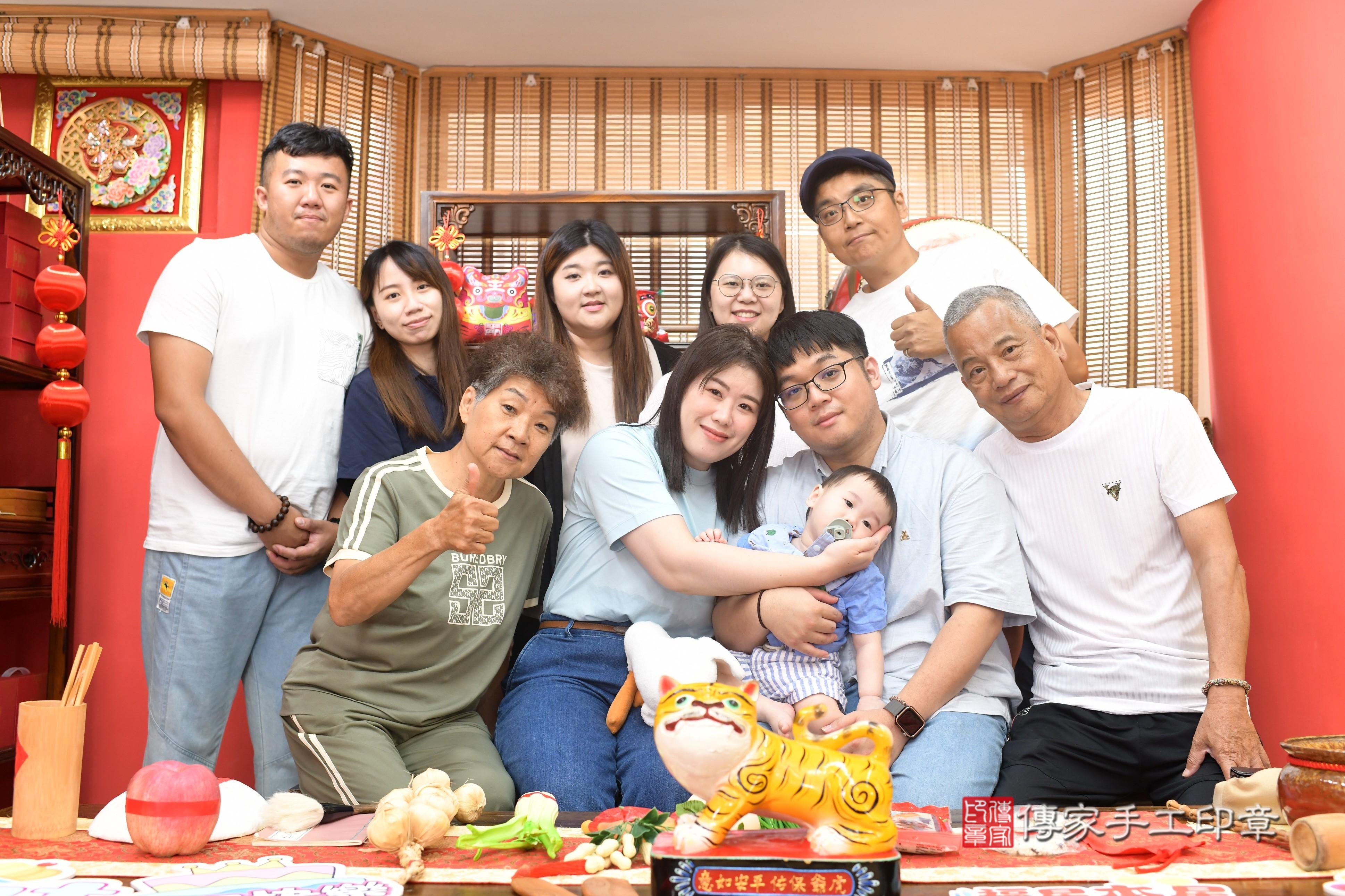 傳家手工印章高雄店、抓周、度脺、中國風會場、傳家嬰兒古禮、吉祥話、抓周道具物品24種、拍照。抓周證書。寶寶抓周、滿周歲、生日快樂、祝福