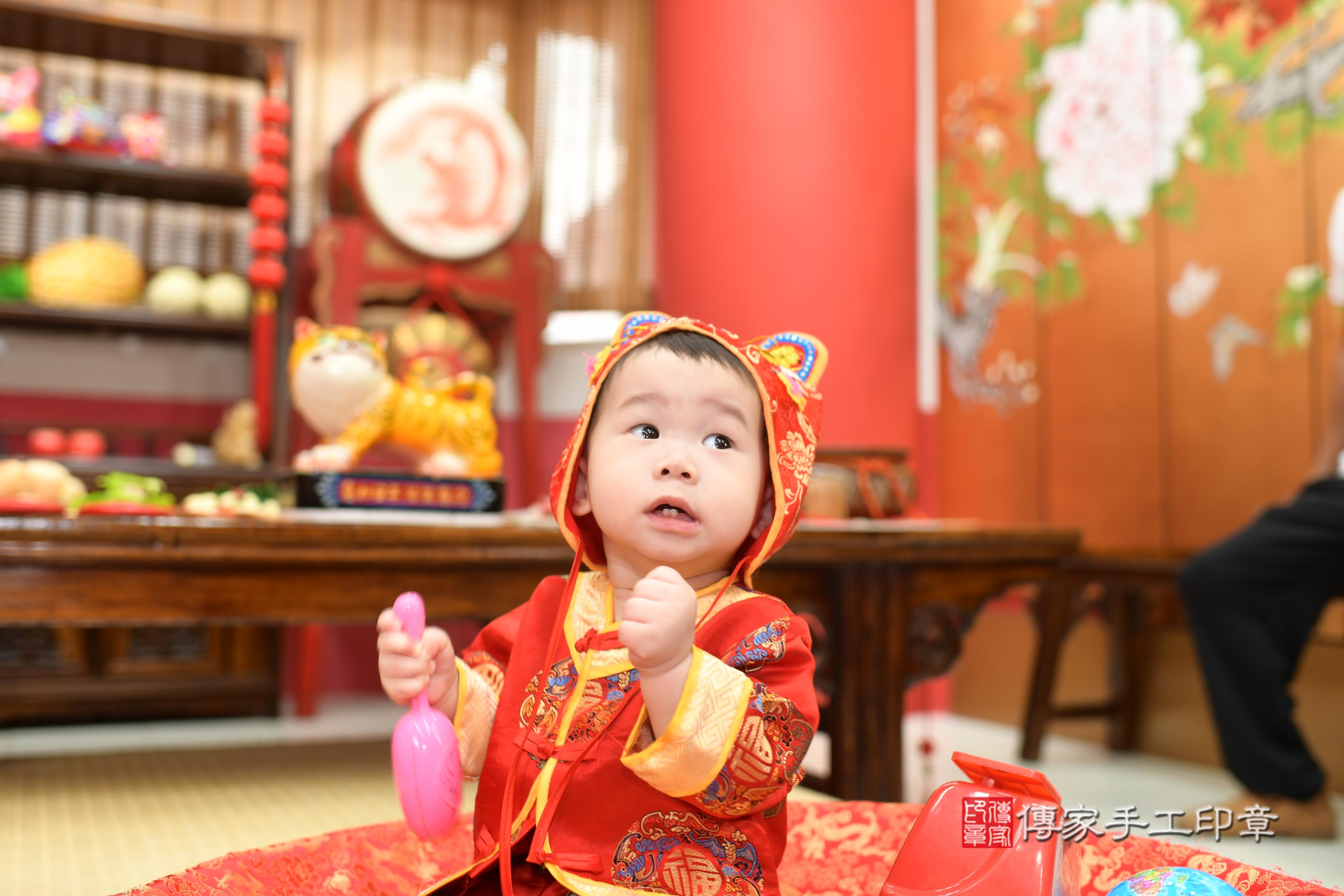 傳家手工印章高雄店、抓周、度脺、中國風會場、傳家嬰兒古禮、吉祥話、抓周道具物品24種、拍照。抓周證書。寶寶抓周、滿周歲、生日快樂、祝福