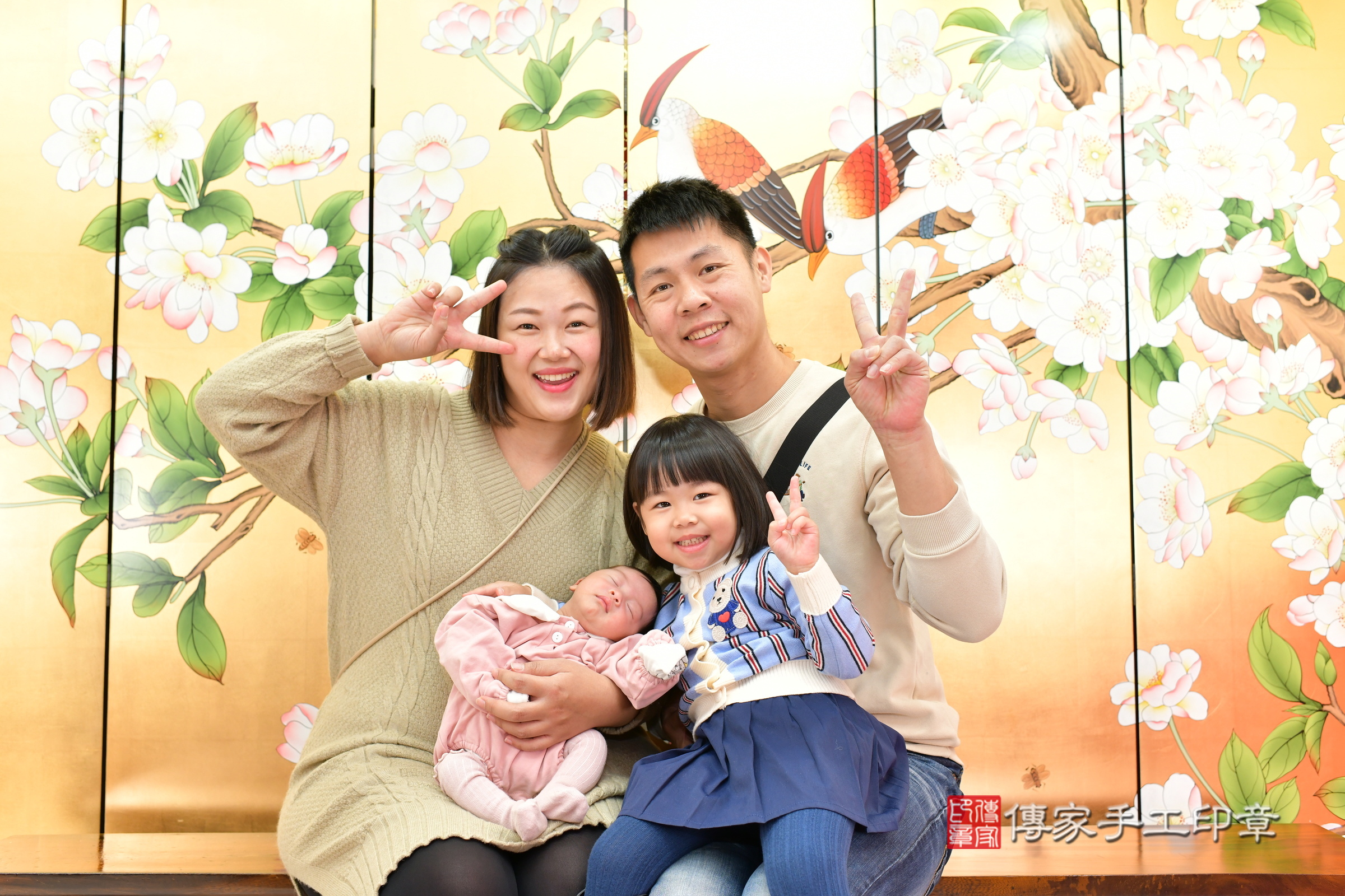 小瑜寶寶(台中市北區嬰兒寶寶滿月剃頭理髮、嬰兒剃胎毛儀式吉祥話)。中國風會場，爸媽寶貝穿「日中韓」古裝禮服。專業拍照、證書。★購買「臍帶章、肚臍章、胎毛筆刷印章」贈送：剃頭、收涎、抓周，三選一。2025.1.11，照片5
