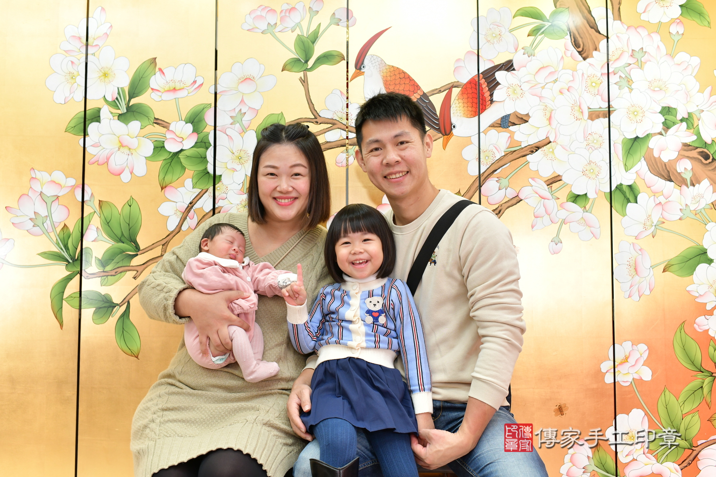 小瑜寶寶(台中市北區嬰兒寶寶滿月剃頭理髮、嬰兒剃胎毛儀式吉祥話)。中國風會場，爸媽寶貝穿「日中韓」古裝禮服。專業拍照、證書。★購買「臍帶章、肚臍章、胎毛筆刷印章」贈送：剃頭、收涎、抓周，三選一。2025.1.11，照片7