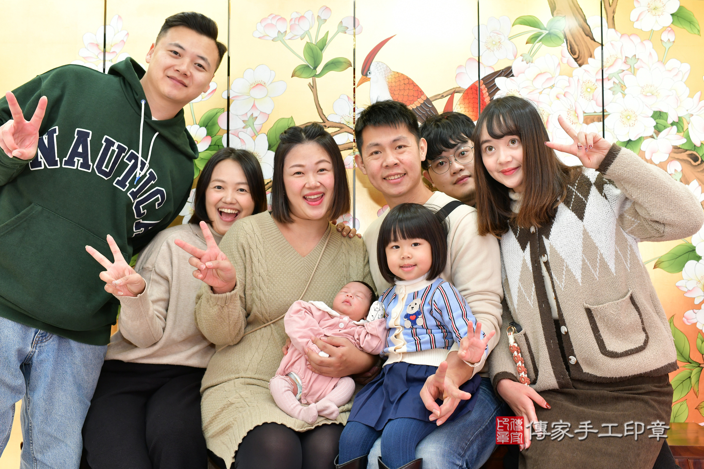 小瑜寶寶(台中市北區嬰兒寶寶滿月剃頭理髮、嬰兒剃胎毛儀式吉祥話)。中國風會場，爸媽寶貝穿「日中韓」古裝禮服。專業拍照、證書。★購買「臍帶章、肚臍章、胎毛筆刷印章」贈送：剃頭、收涎、抓周，三選一。2025.1.11，照片11