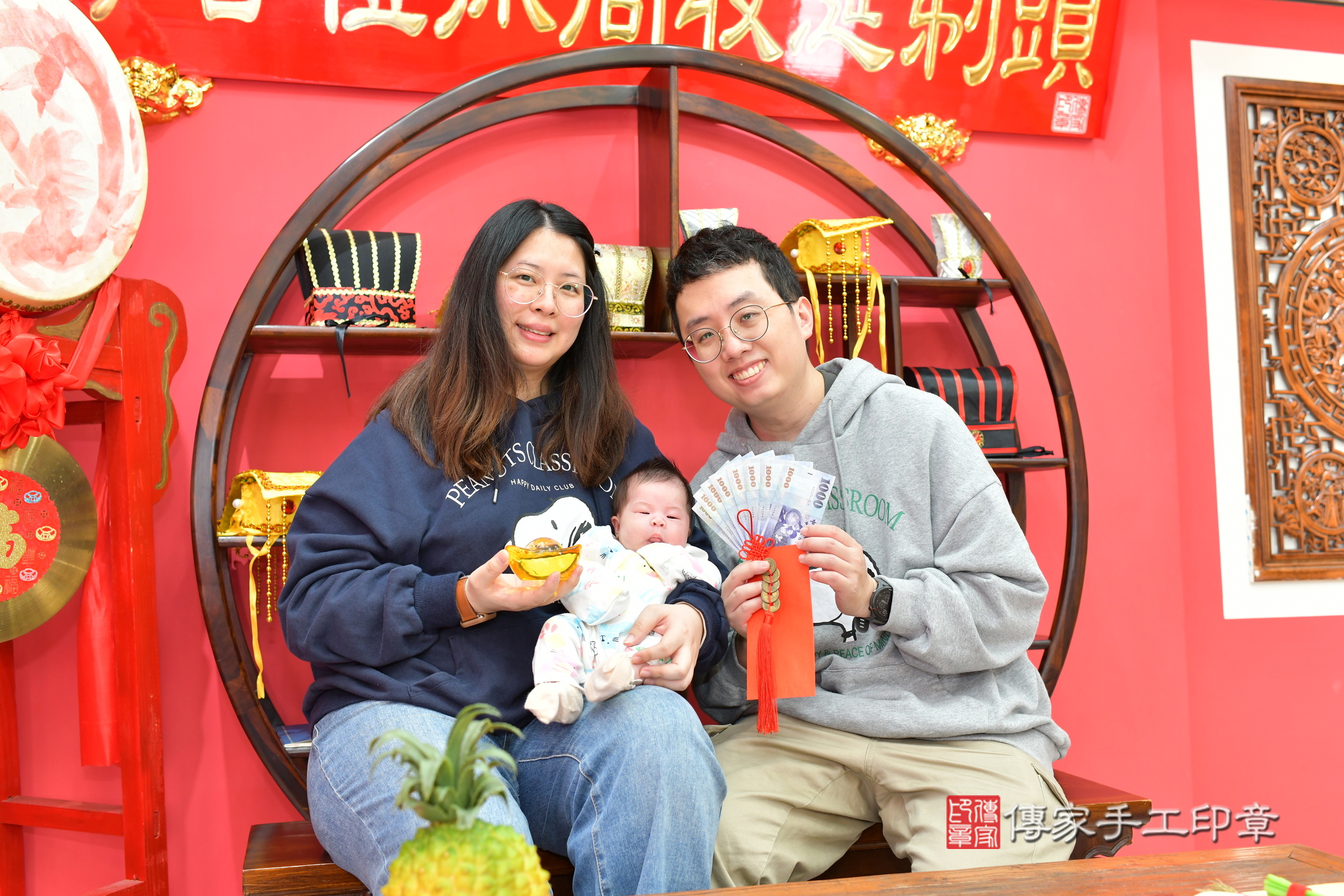 璇璇寶寶(台中市北區嬰兒寶寶滿月剃頭理髮、嬰兒剃胎毛儀式吉祥話)。中國風會場，爸媽寶貝穿「日中韓」古裝禮服。專業拍照、證書。★購買「臍帶章、肚臍章、胎毛筆刷印章」贈送：剃頭、收涎、抓周，三選一。2025.1.19，照片6