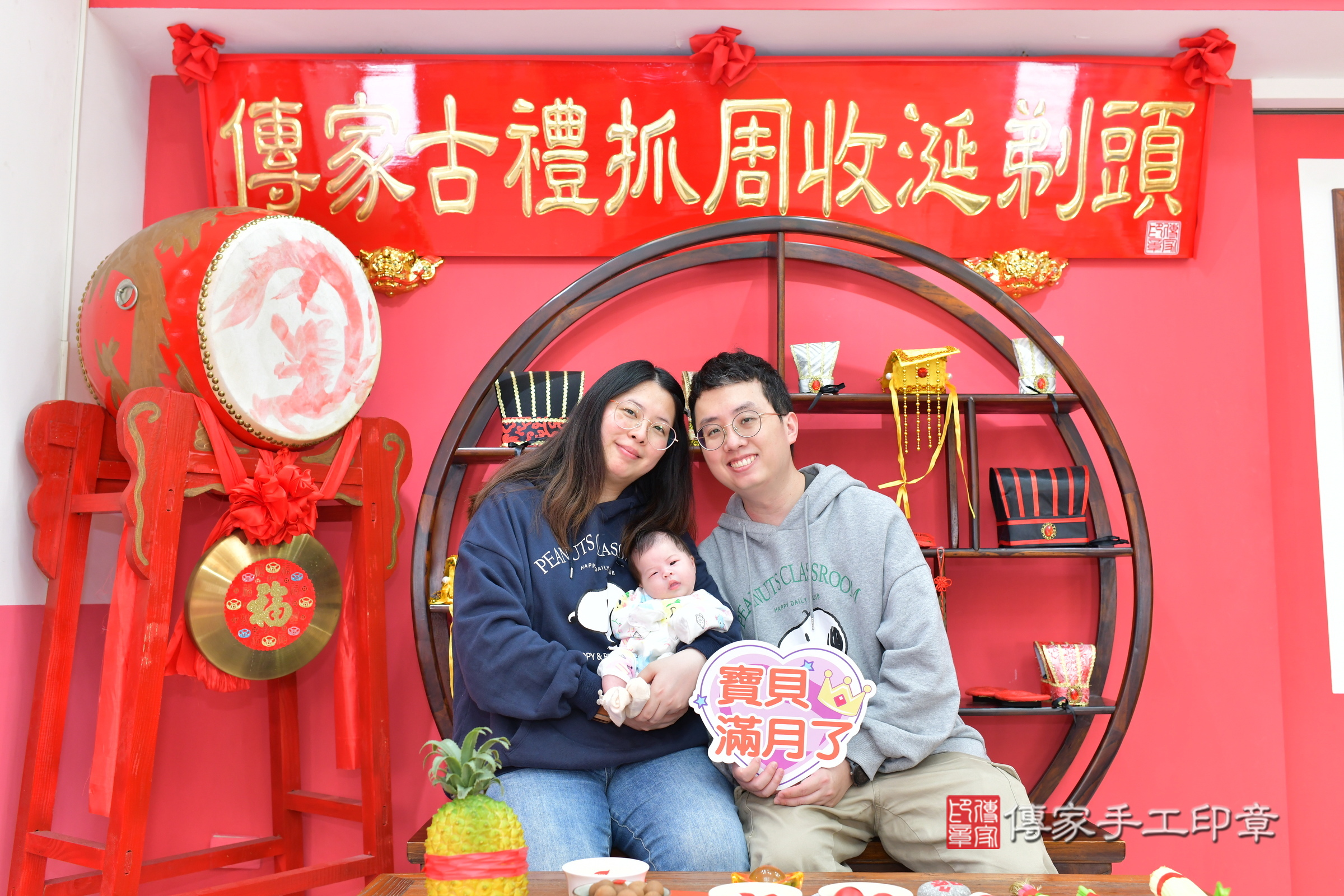 璇璇寶寶(台中市北區嬰兒寶寶滿月剃頭理髮、嬰兒剃胎毛儀式吉祥話)。中國風會場，爸媽寶貝穿「日中韓」古裝禮服。專業拍照、證書。★購買「臍帶章、肚臍章、胎毛筆刷印章」贈送：剃頭、收涎、抓周，三選一。2025.1.19，照片4