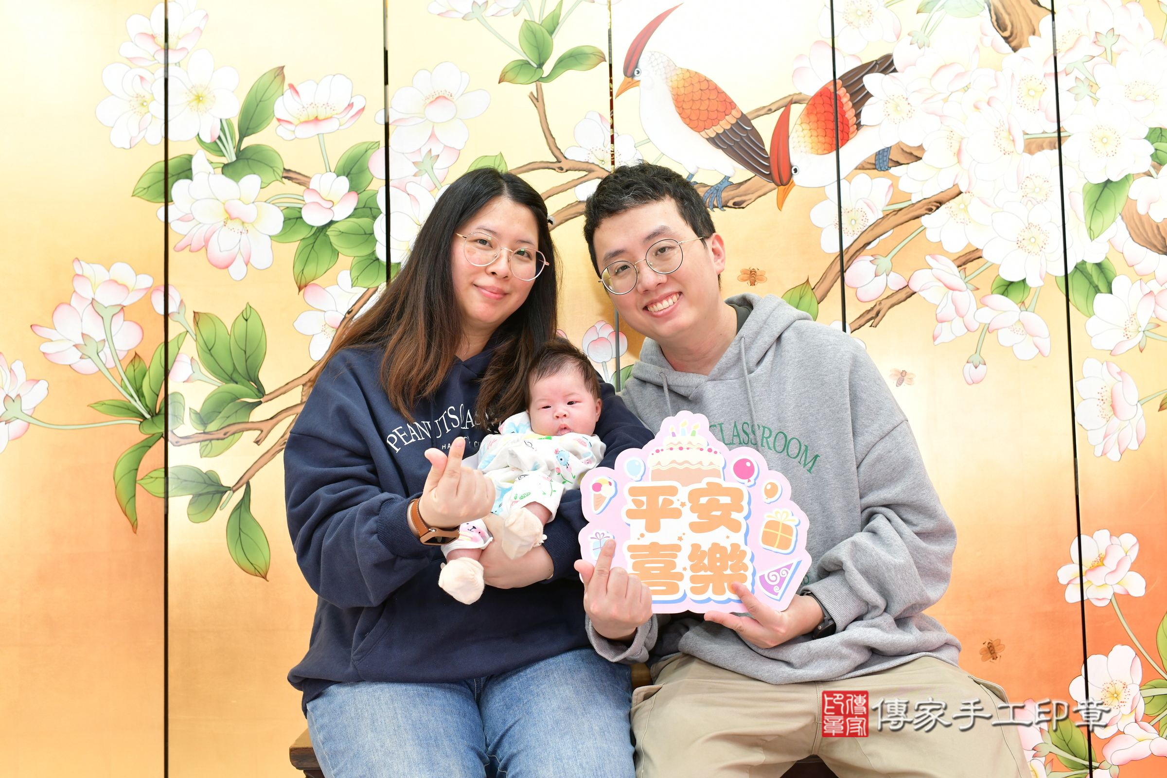 璇璇寶寶(台中市北區嬰兒寶寶滿月剃頭理髮、嬰兒剃胎毛儀式吉祥話)。中國風會場，爸媽寶貝穿「日中韓」古裝禮服。專業拍照、證書。★購買「臍帶章、肚臍章、胎毛筆刷印章」贈送：剃頭、收涎、抓周，三選一。2025.1.19，照片2