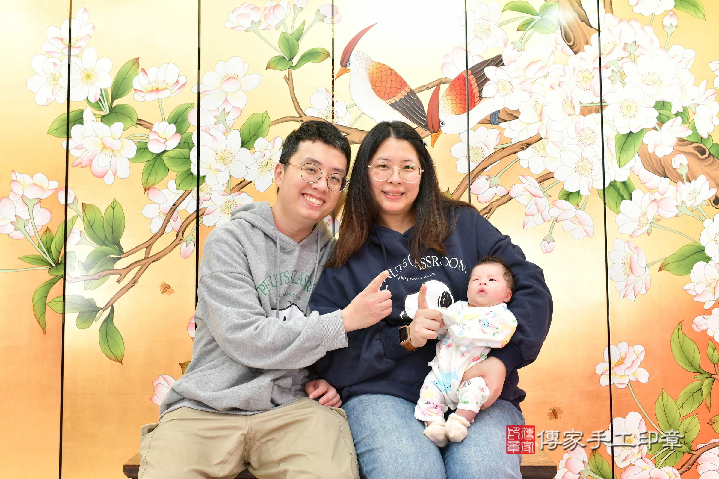 璇璇寶寶(台中市北區嬰兒寶寶滿月剃頭理髮、嬰兒剃胎毛儀式吉祥話)。中國風會場，爸媽寶貝穿「日中韓」古裝禮服。專業拍照、證書。★購買「臍帶章、肚臍章、胎毛筆刷印章」贈送：剃頭、收涎、抓周，三選一。2025.1.19，照片3
