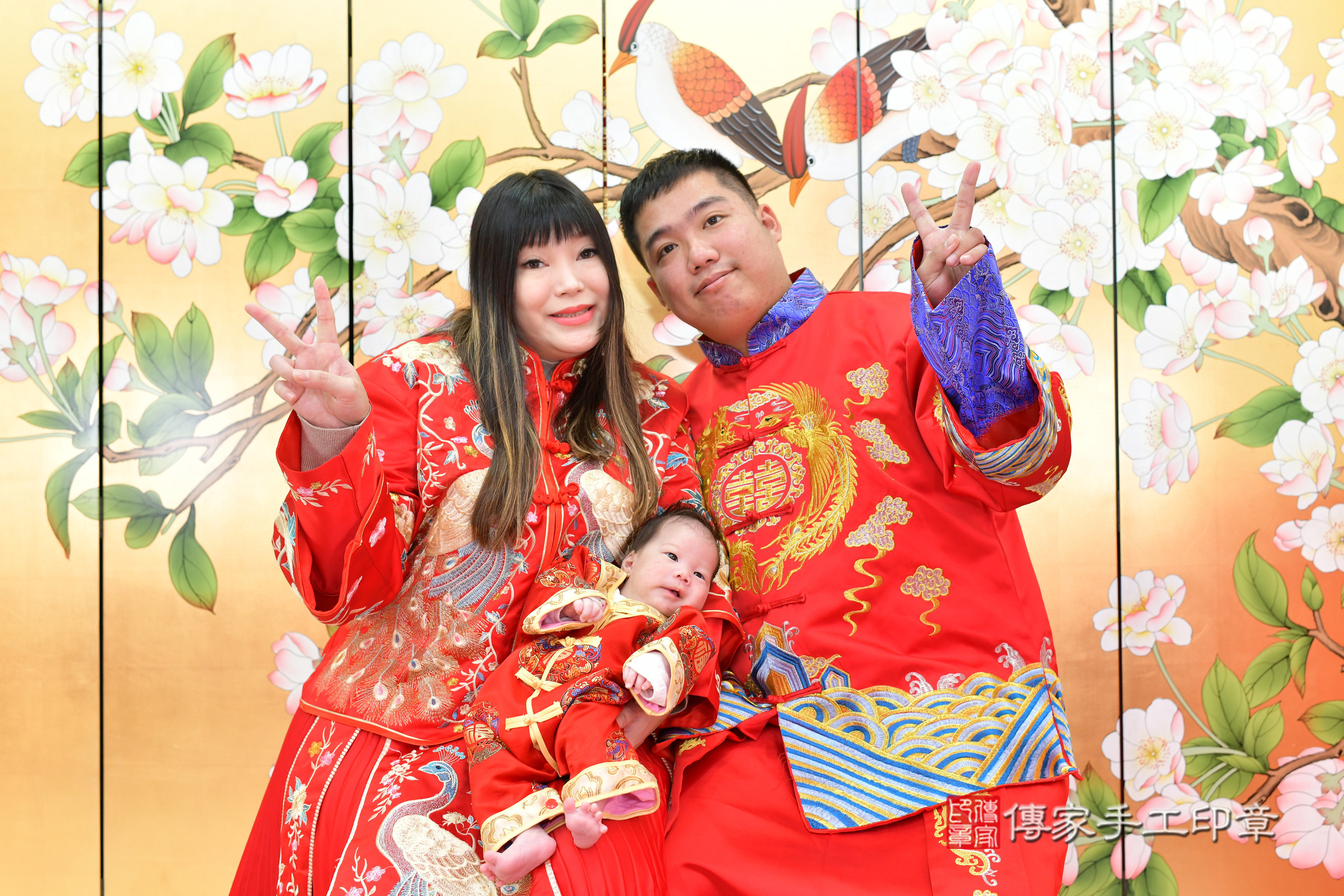 小駿寶寶(台中市北區嬰兒寶寶滿月剃頭理髮、嬰兒剃胎毛儀式吉祥話)。中國風會場，爸媽寶貝穿「日中韓」古裝禮服。專業拍照、證書。★購買「臍帶章、肚臍章、胎毛筆刷印章」贈送：剃頭、收涎、抓周，三選一。2025.1.22，照片4