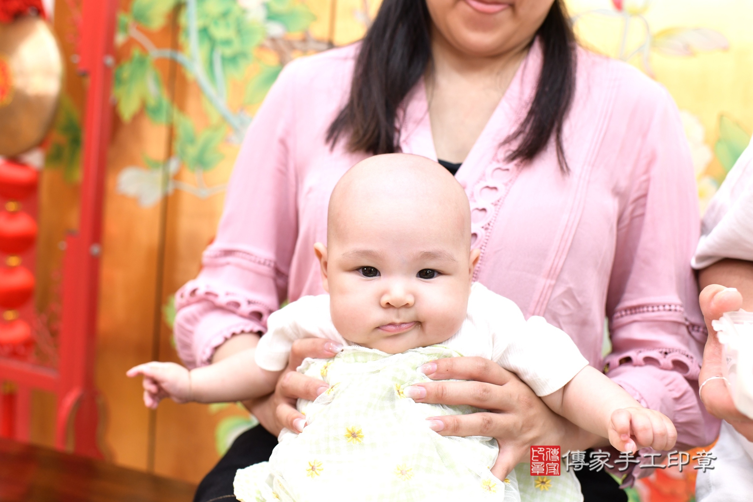 宸宸寶寶(台北市大同區嬰兒寶寶滿月剃頭理髮、嬰兒剃胎毛儀式吉祥話)。中國風會場，爸媽寶貝穿「日中韓」古裝禮服。專業拍照、證書。★購買「臍帶章、肚臍章、胎毛筆刷印章」贈送：剃頭、收涎、抓周，三選一。2025.5.9，照片9