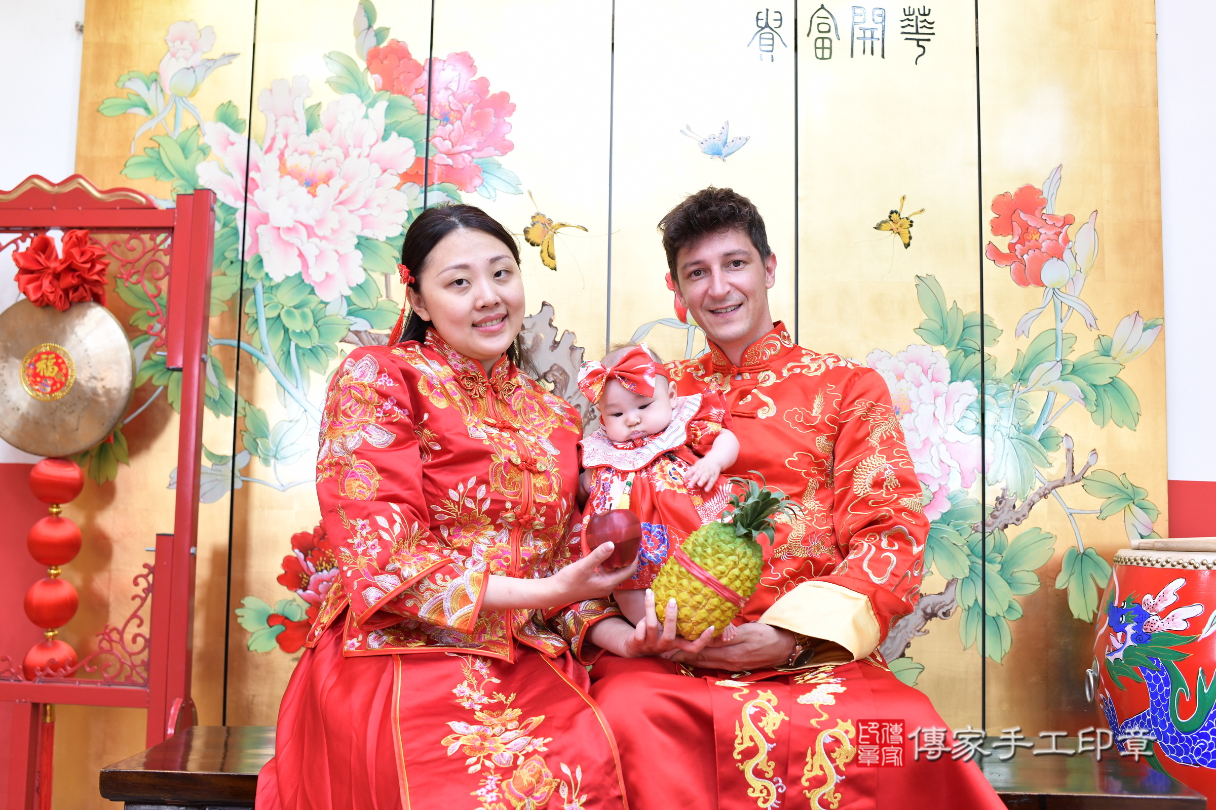 宸宸寶寶(台北市大同區嬰兒寶寶滿月剃頭理髮、嬰兒剃胎毛儀式吉祥話)。中國風會場，爸媽寶貝穿「日中韓」古裝禮服。專業拍照、證書。★購買「臍帶章、肚臍章、胎毛筆刷印章」贈送：剃頭、收涎、抓周，三選一。2025.5.9，照片7