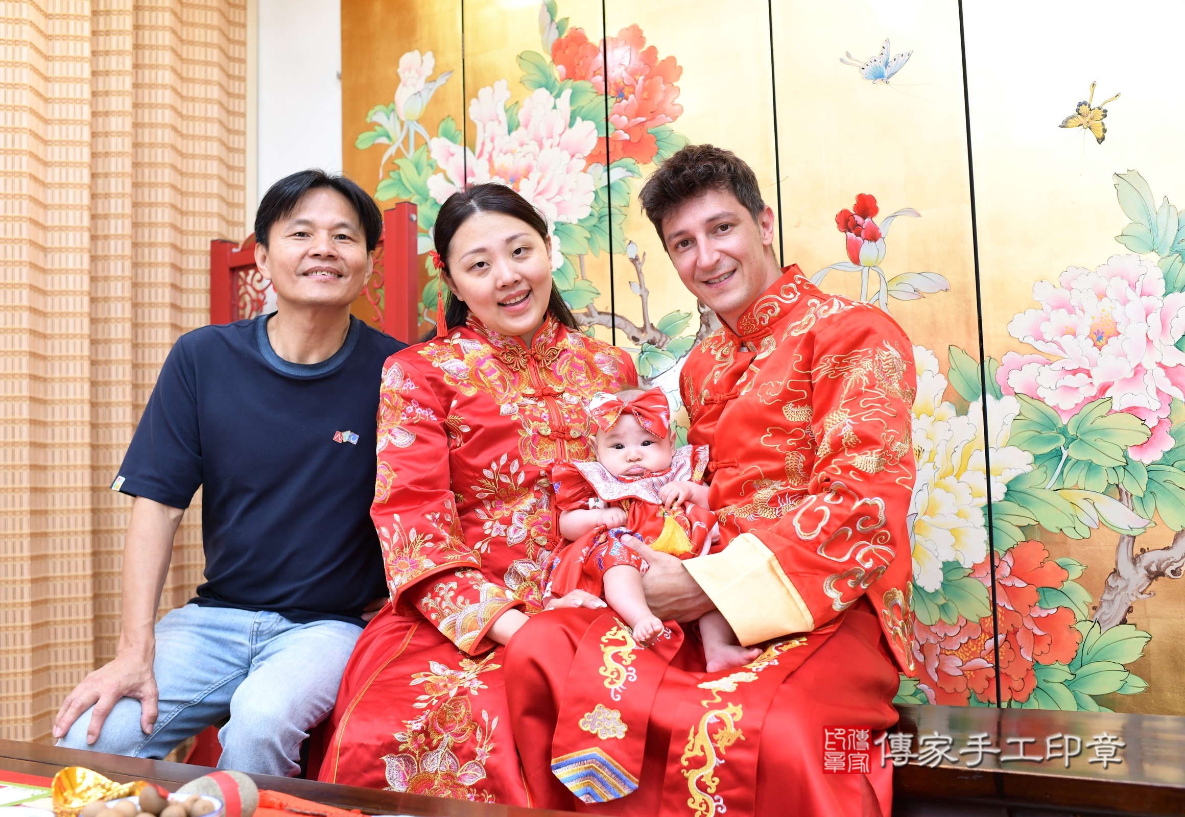 宸宸寶寶(台北市大同區嬰兒寶寶滿月剃頭理髮、嬰兒剃胎毛儀式吉祥話)。中國風會場，爸媽寶貝穿「日中韓」古裝禮服。專業拍照、證書。★購買「臍帶章、肚臍章、胎毛筆刷印章」贈送：剃頭、收涎、抓周，三選一。2025.5.9，照片3