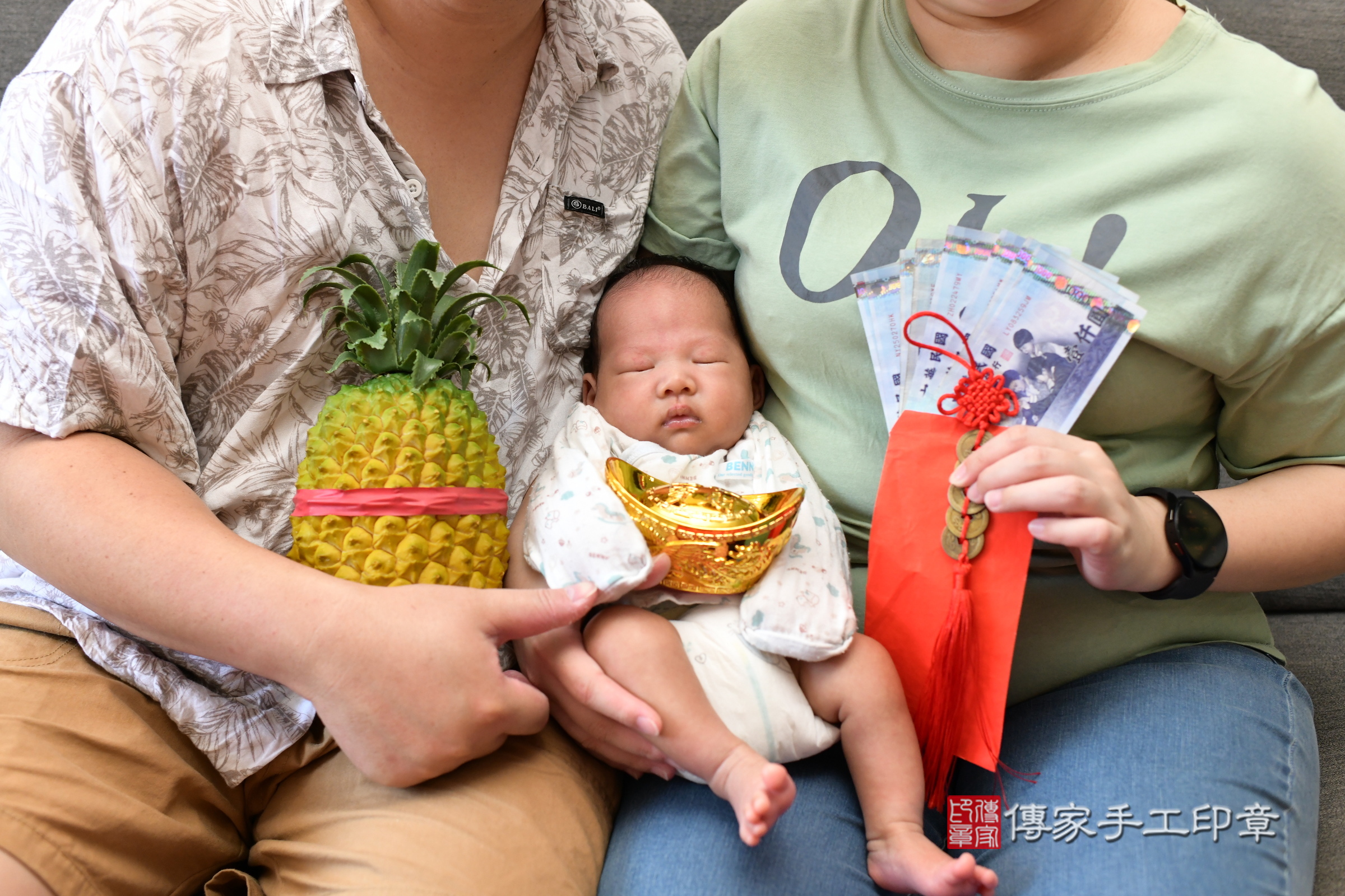 小硯寶寶(台北市大同區嬰兒寶寶滿月剃頭理髮、嬰兒剃胎毛儀式吉祥話)。中國風會場，爸媽寶貝穿「日中韓」古裝禮服。專業拍照、證書。★購買「臍帶章、肚臍章、胎毛筆刷印章」贈送：剃頭、收涎、抓周，三選一。2025.5.14，照片15