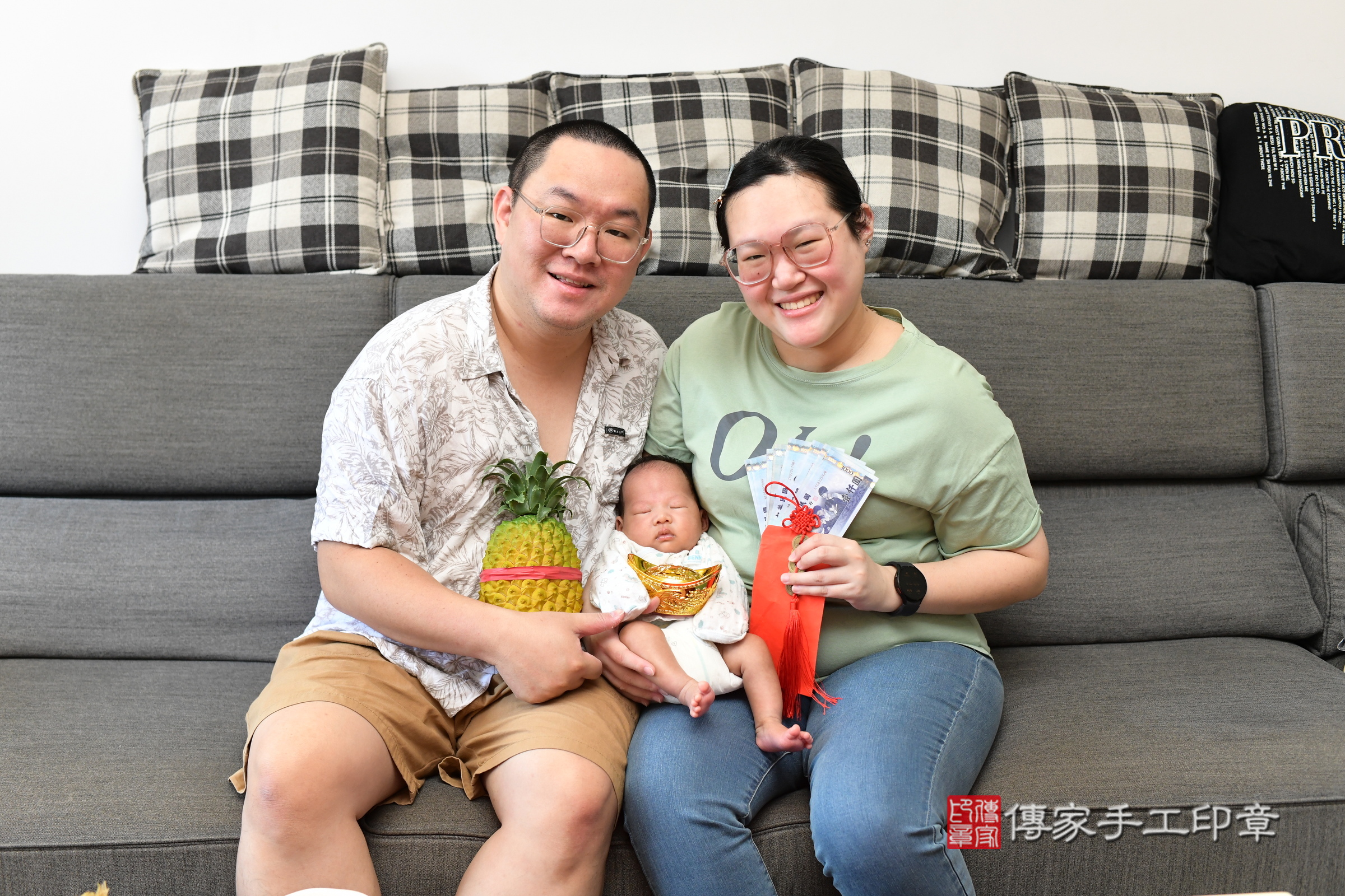小硯寶寶(台北市大同區嬰兒寶寶滿月剃頭理髮、嬰兒剃胎毛儀式吉祥話)。中國風會場，爸媽寶貝穿「日中韓」古裝禮服。專業拍照、證書。★購買「臍帶章、肚臍章、胎毛筆刷印章」贈送：剃頭、收涎、抓周，三選一。2025.5.14，照片14