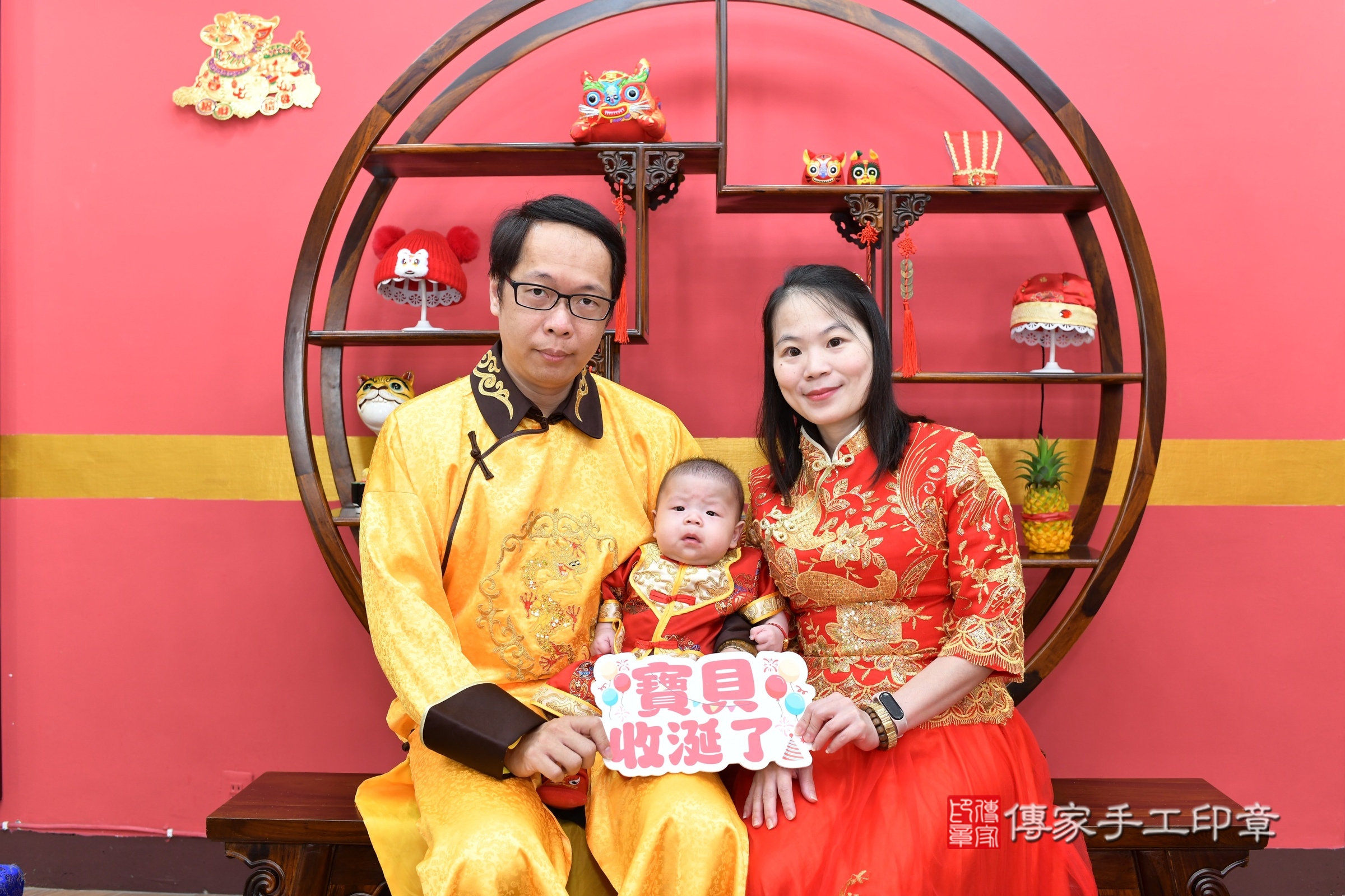 新北市永和區小瑔寶寶收涎推薦：傳家新北店收涎中國風會場，嬰兒古禮收涎收口水流程儀式、收涎吉祥話、收涎餅乾、收涎拍照。收涎證書。2025.5.7，照片3